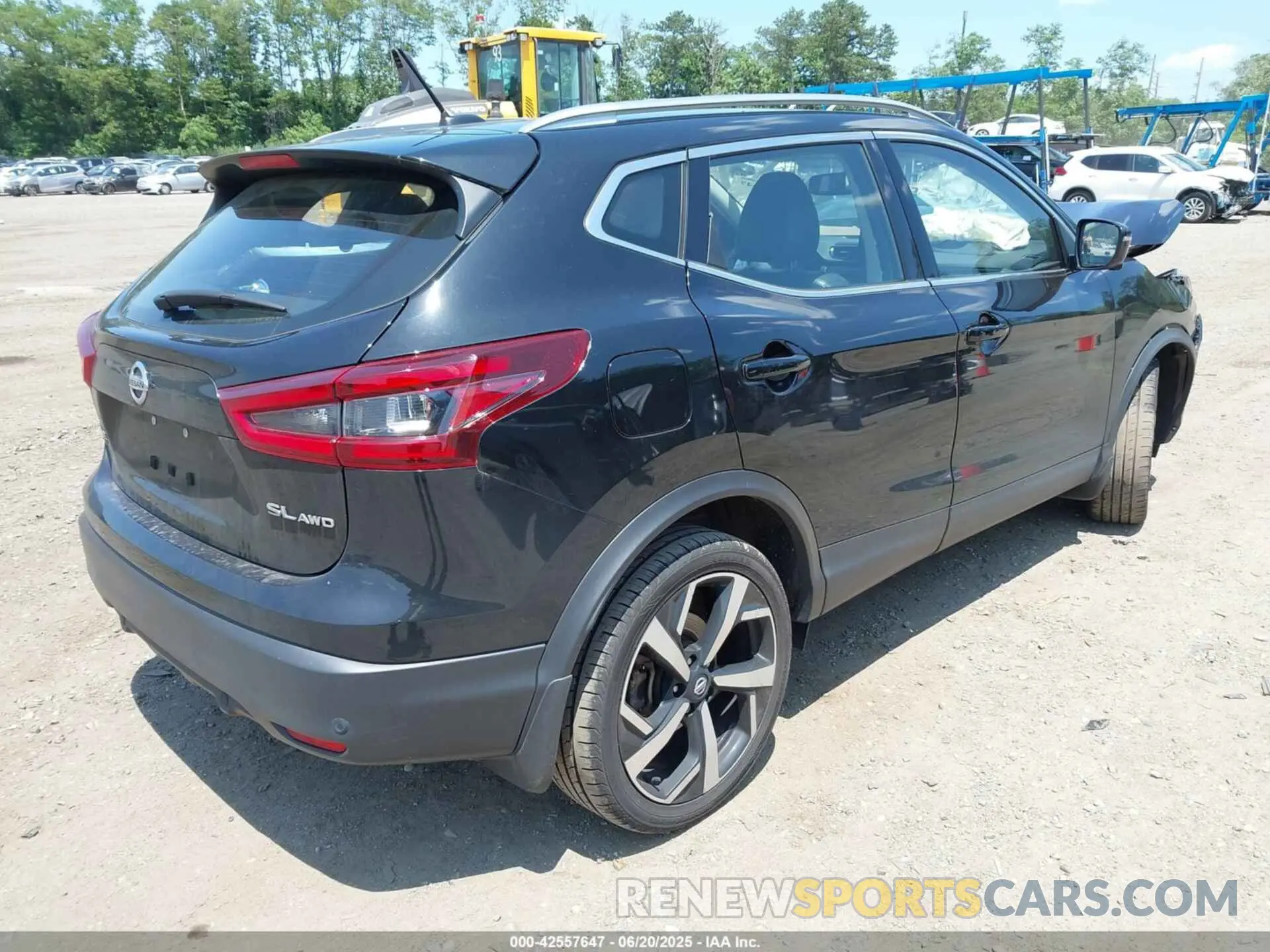 4 Photograph of a damaged car JN1BJ1CW0MW421105 NISSAN ROGUE SPORT 2021