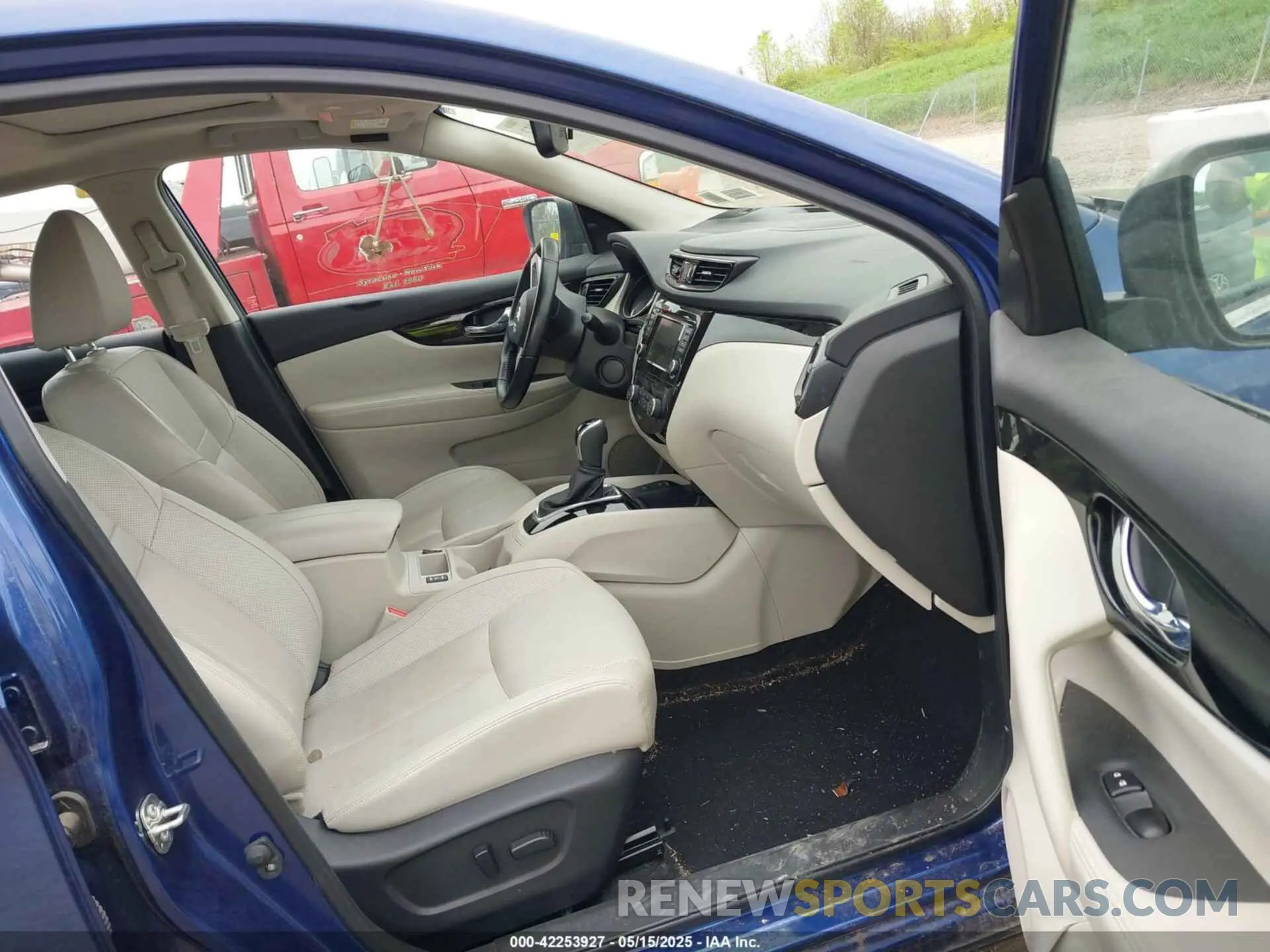 5 Photograph of a damaged car JN1BJ1CW3MW424600 NISSAN ROGUE SPORT 2021