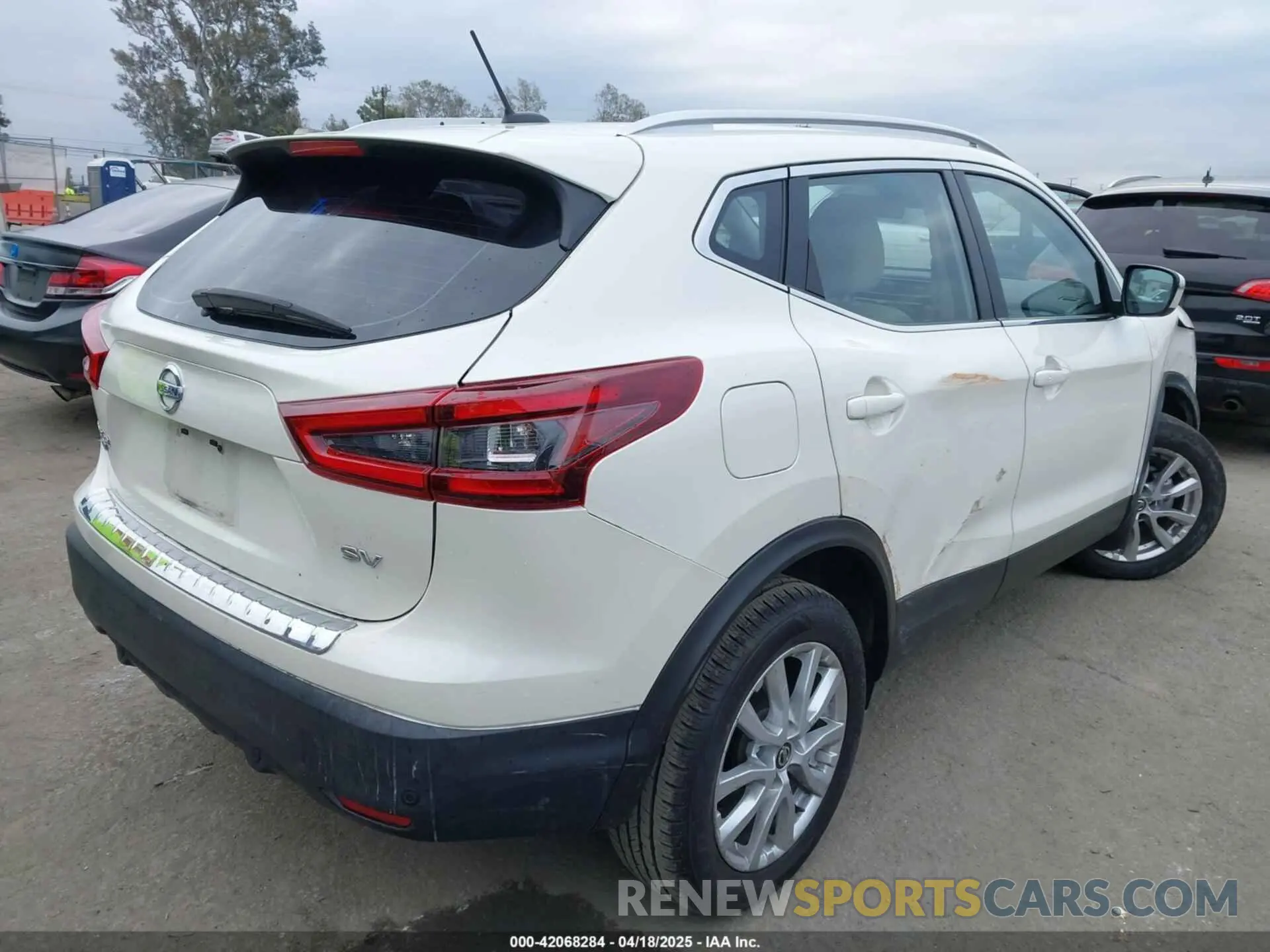 4 Photograph of a damaged car JN1BJ1BV8NW344798 NISSAN ROGUE SPORT 2022
