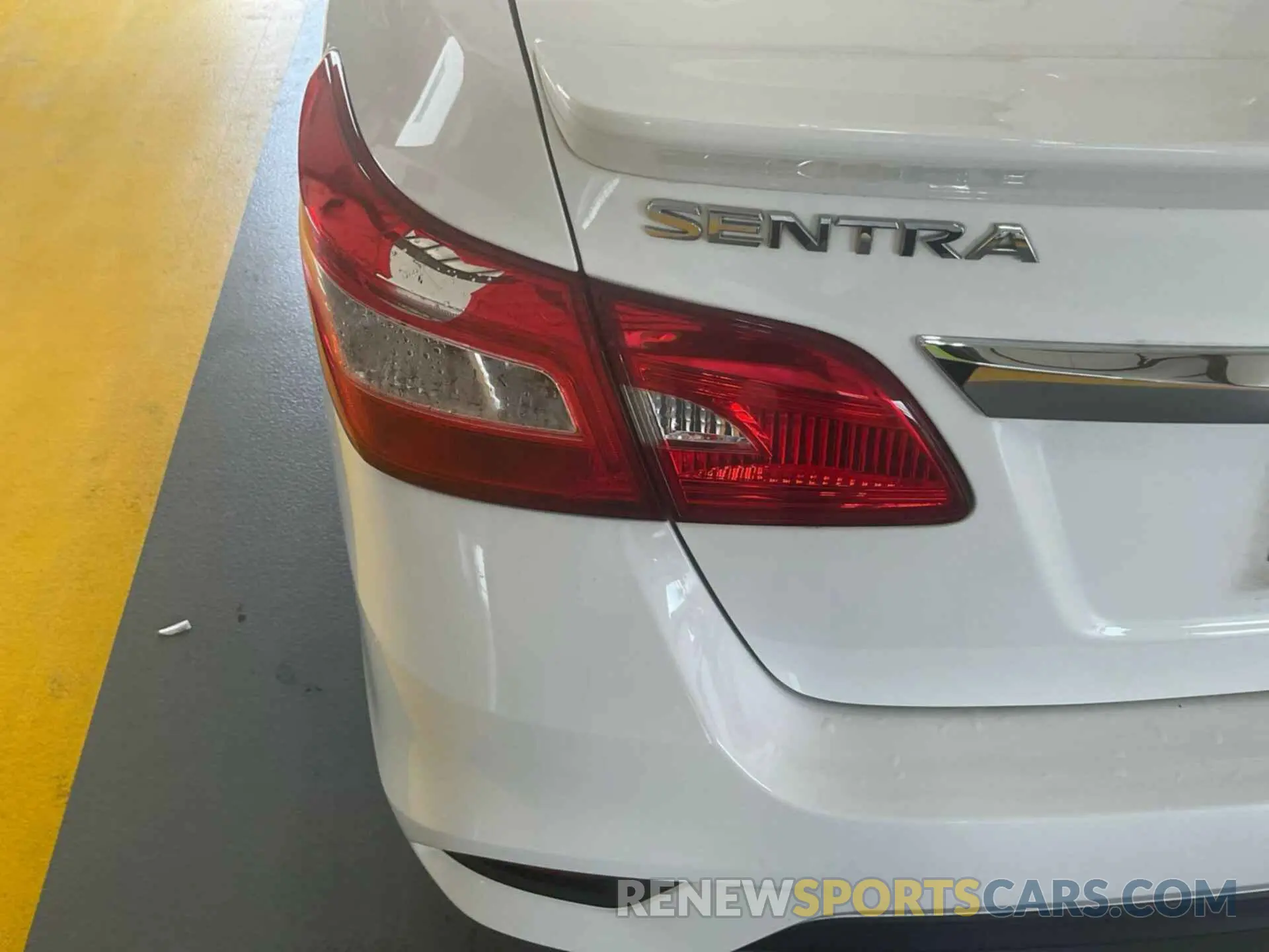 18 Photograph of a damaged car 3N1AB7AP0KY252572 NISSAN SENTRA 2019