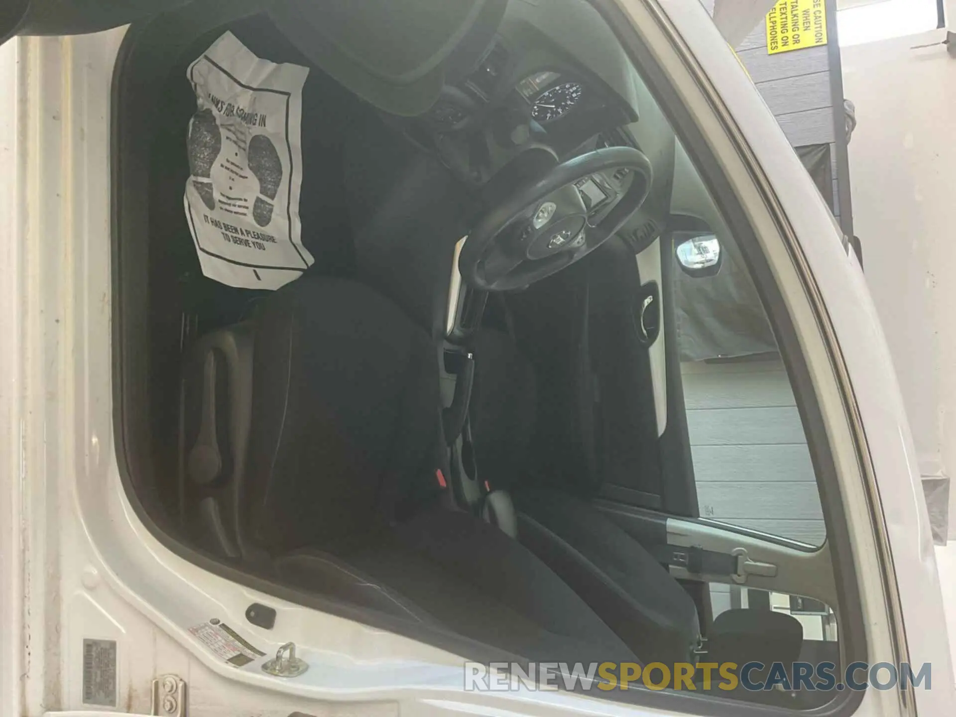 33 Photograph of a damaged car 3N1AB7AP0KY252572 NISSAN SENTRA 2019