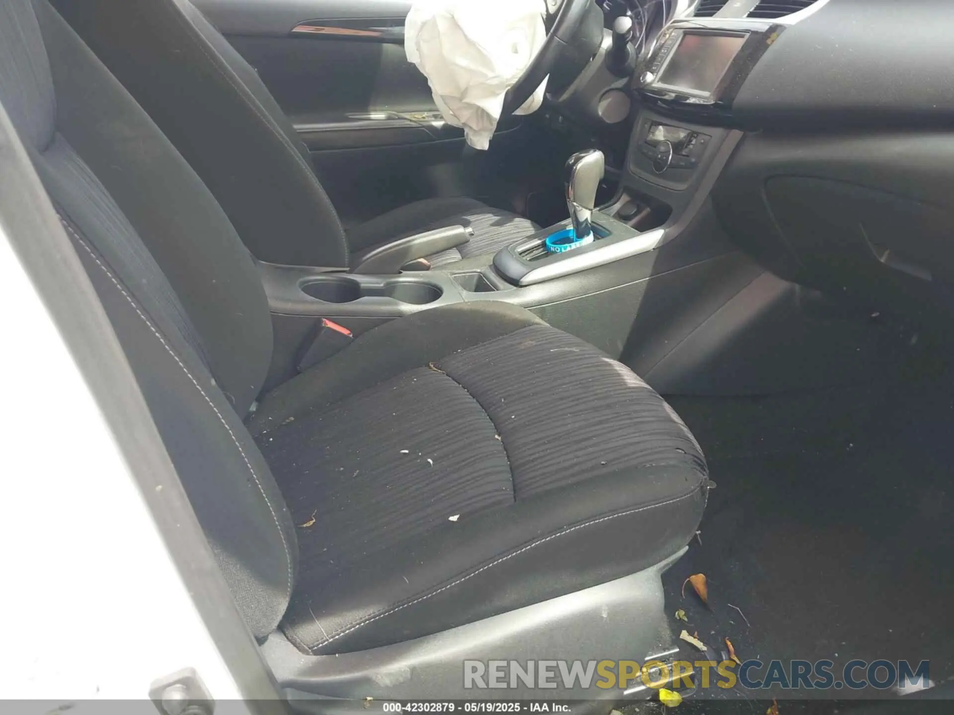 5 Фотография поврежденного автомобиля 3N1AB7AP1KY364586 NISSAN SENTRA 2019