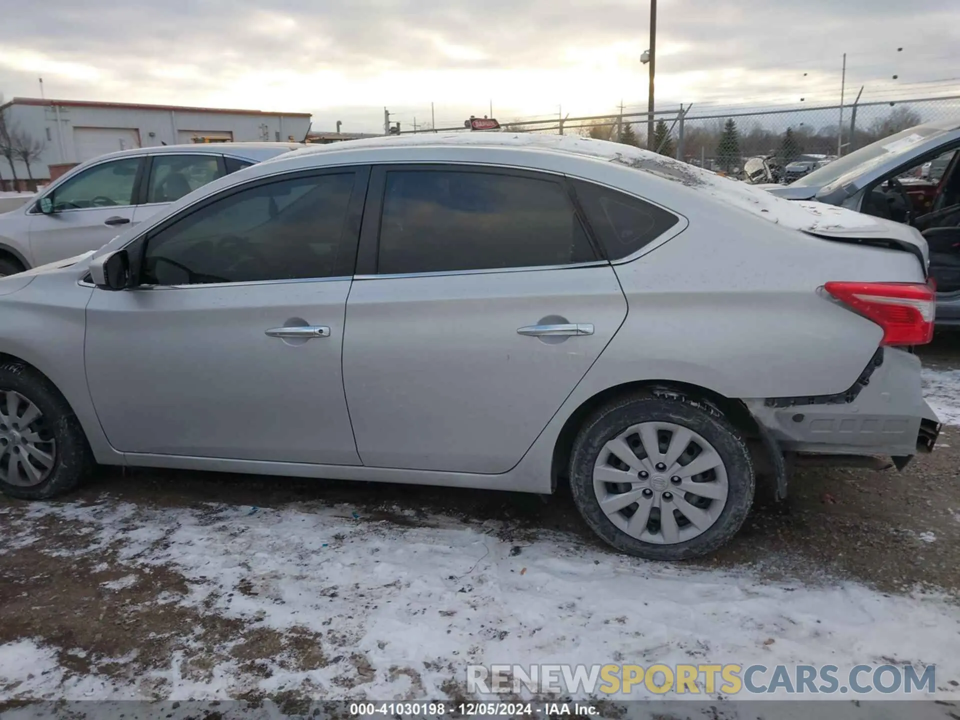 14 Фотография поврежденного автомобиля 3N1AB7AP1KY372526 NISSAN SENTRA 2019