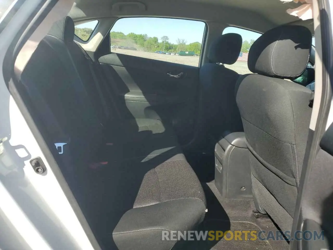 10 Photograph of a damaged car 3N1AB7AP2KY266716 NISSAN SENTRA 2019