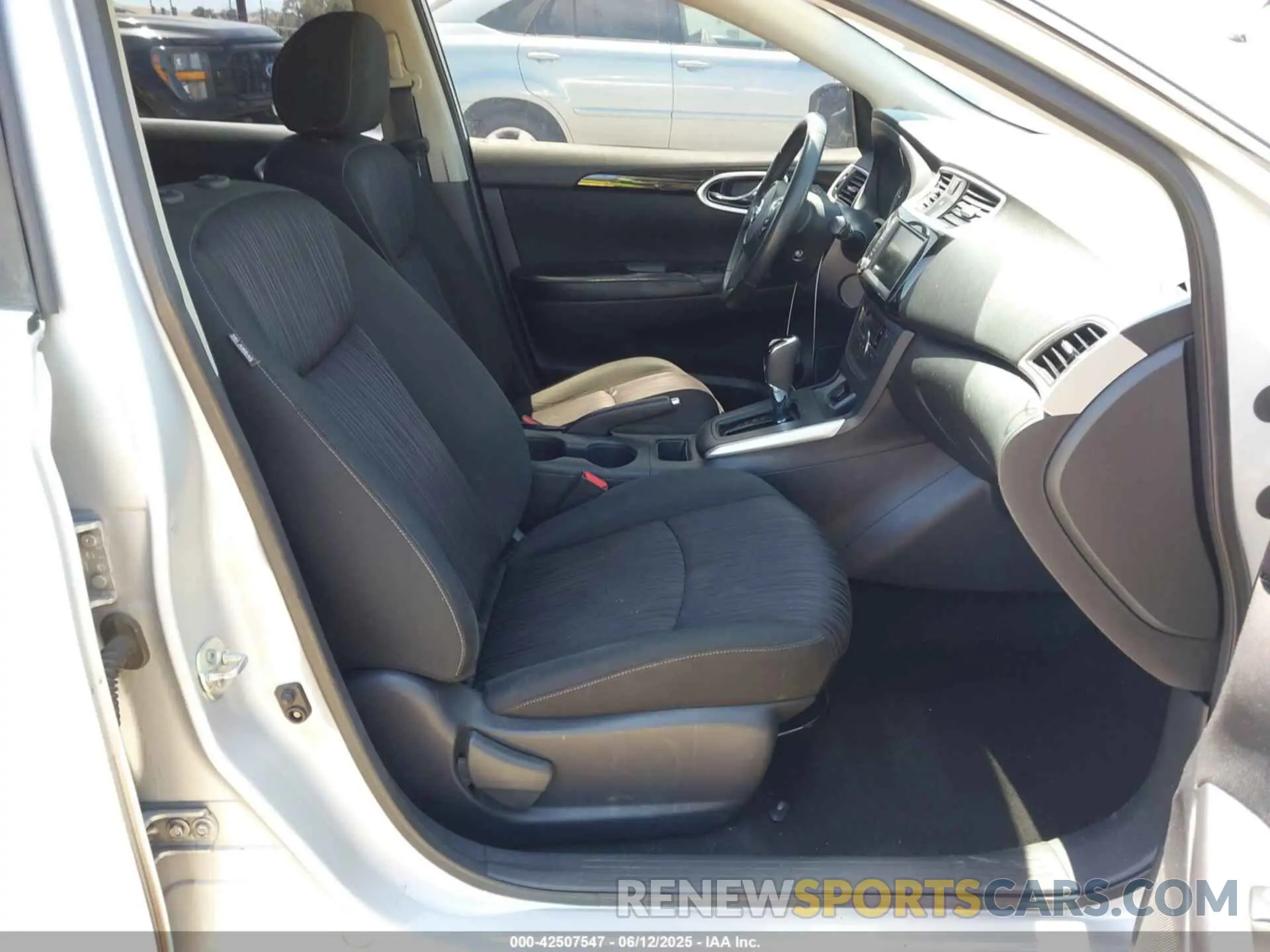 5 Photograph of a damaged car 3N1AB7AP2KY331323 NISSAN SENTRA 2019
