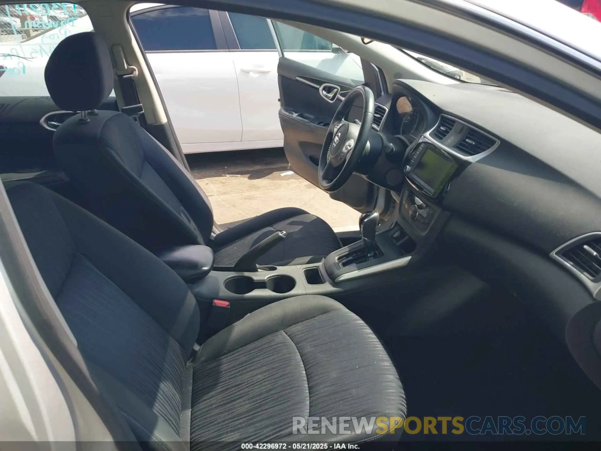 5 Фотография поврежденного автомобиля 3N1AB7AP3KY257037 NISSAN SENTRA 2019
