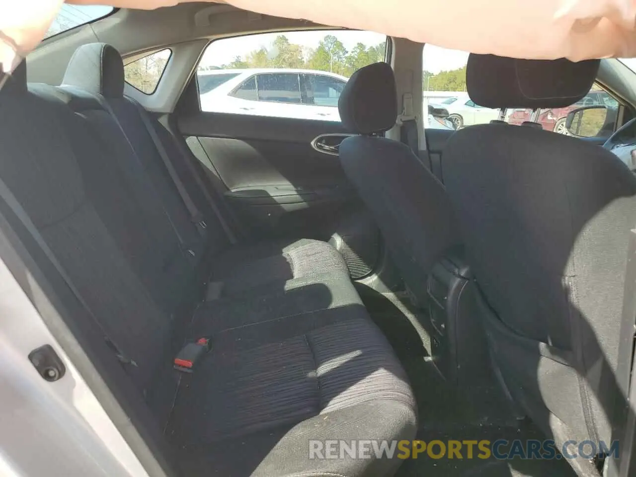 11 Фотография поврежденного автомобиля 3N1AB7AP3KY335283 NISSAN SENTRA 2019