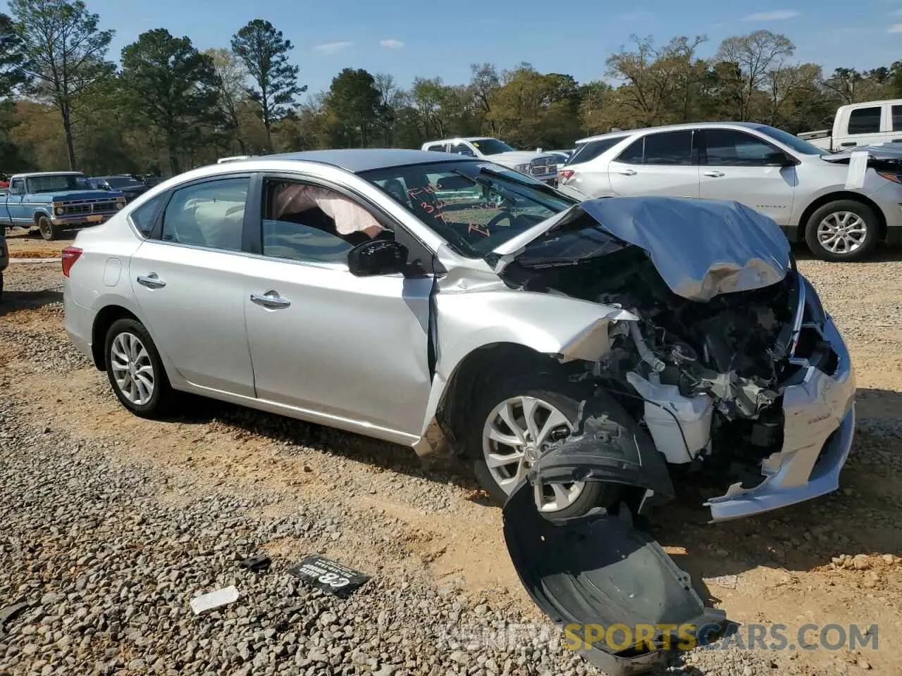 4 Фотография поврежденного автомобиля 3N1AB7AP3KY335283 NISSAN SENTRA 2019