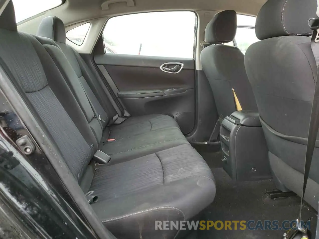10 Photograph of a damaged car 3N1AB7AP4KL605618 NISSAN SENTRA 2019