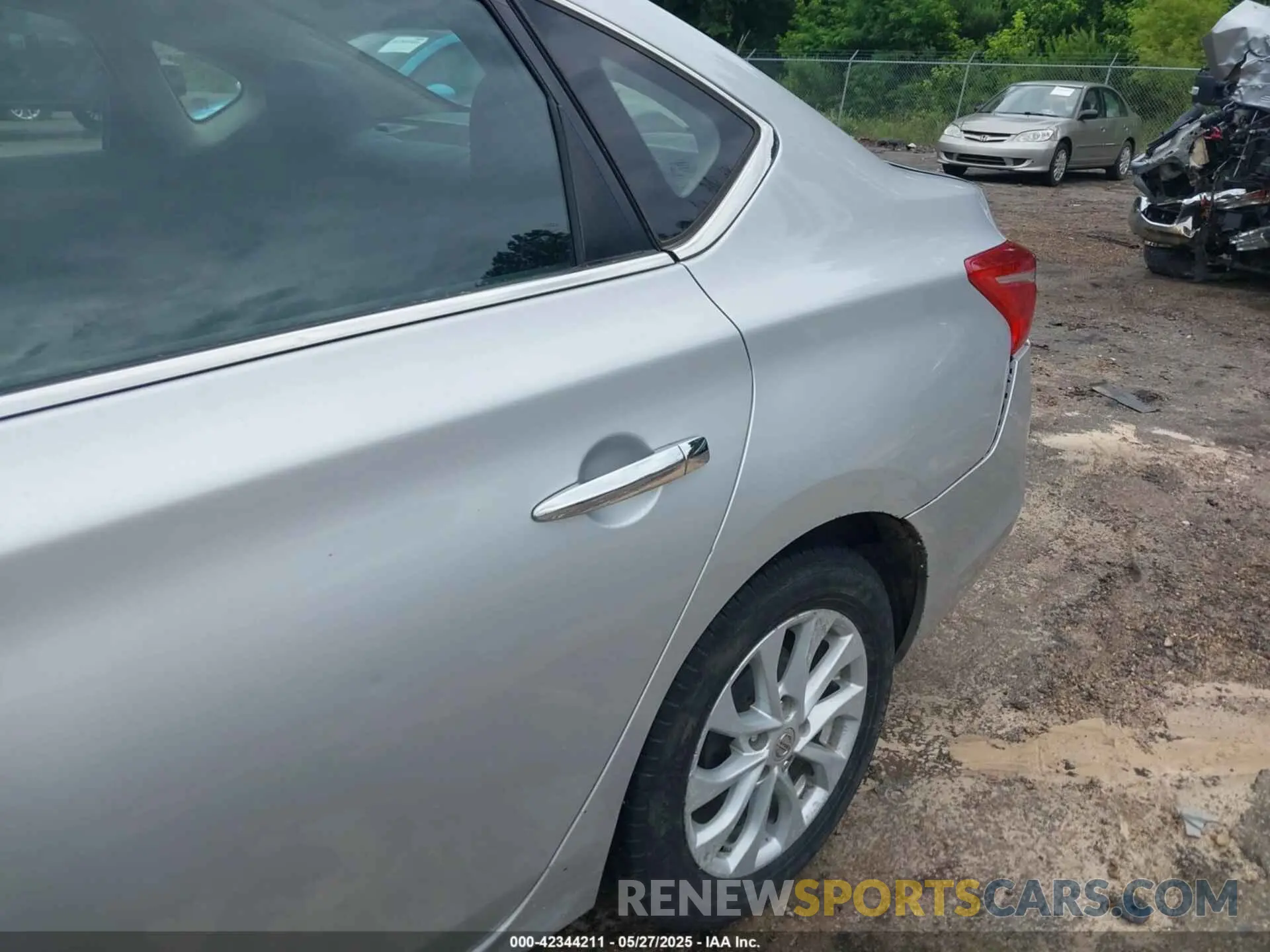 18 Photograph of a damaged car 3N1AB7AP4KL620149 NISSAN SENTRA 2019
