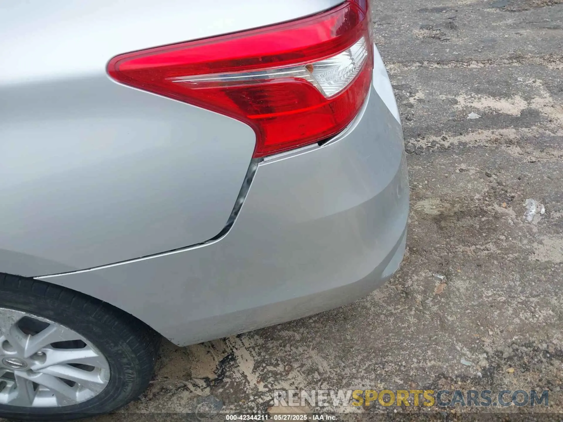 19 Photograph of a damaged car 3N1AB7AP4KL620149 NISSAN SENTRA 2019