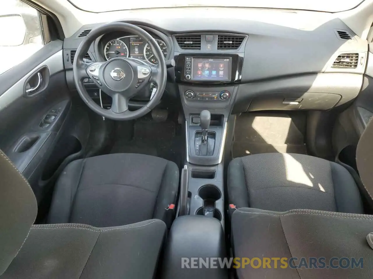 8 Фотография поврежденного автомобиля 3N1AB7AP4KY402067 NISSAN SENTRA 2019