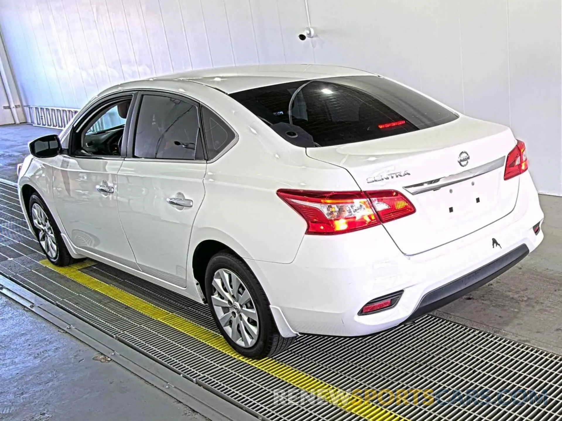 10 Фотография поврежденного автомобиля 3N1AB7AP4KY446781 NISSAN SENTRA 2019