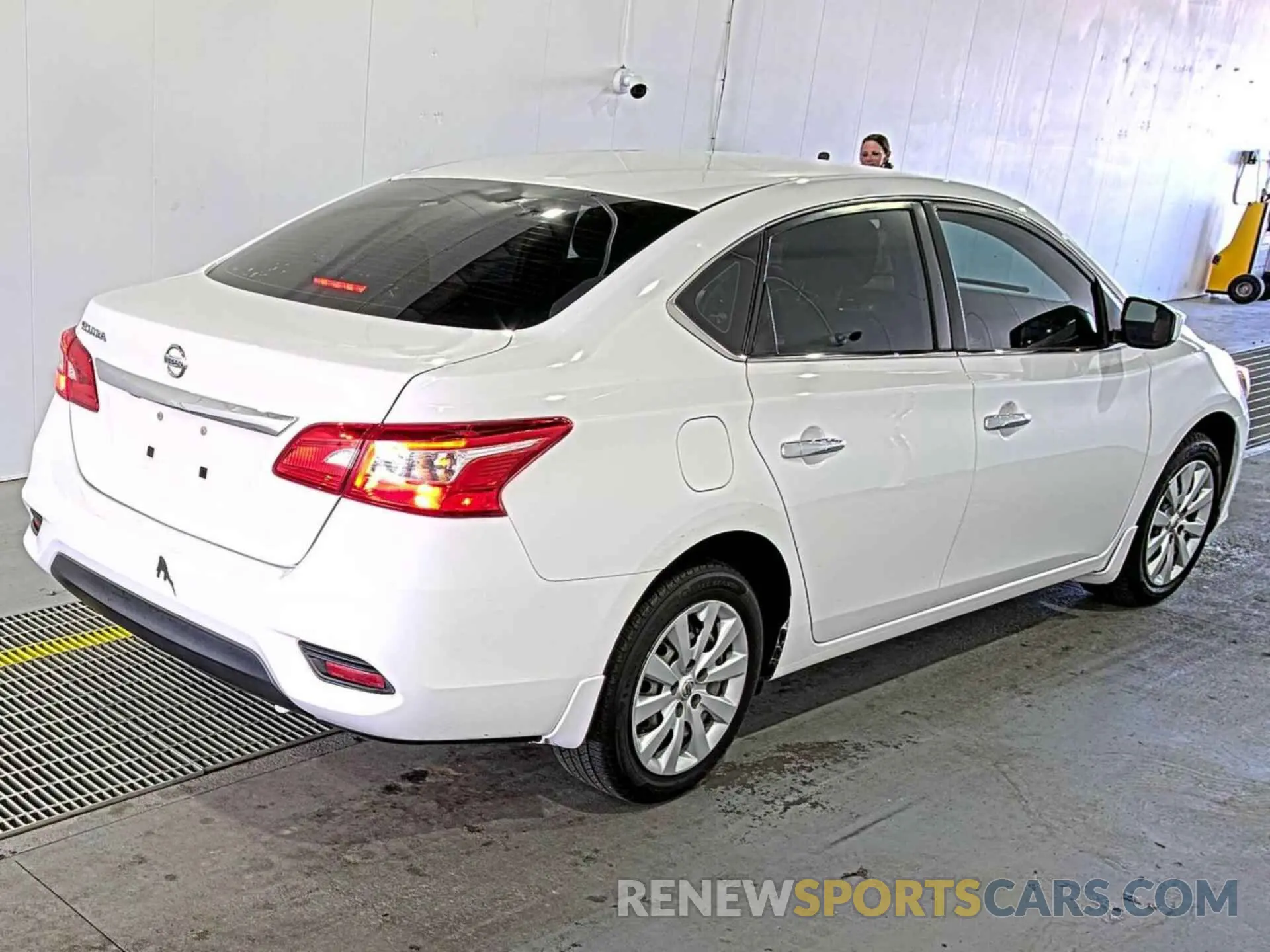 18 Фотография поврежденного автомобиля 3N1AB7AP4KY446781 NISSAN SENTRA 2019