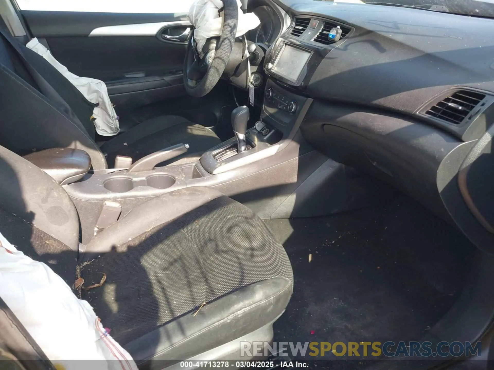 5 Photograph of a damaged car 3N1AB7AP5KY258674 NISSAN SENTRA 2019