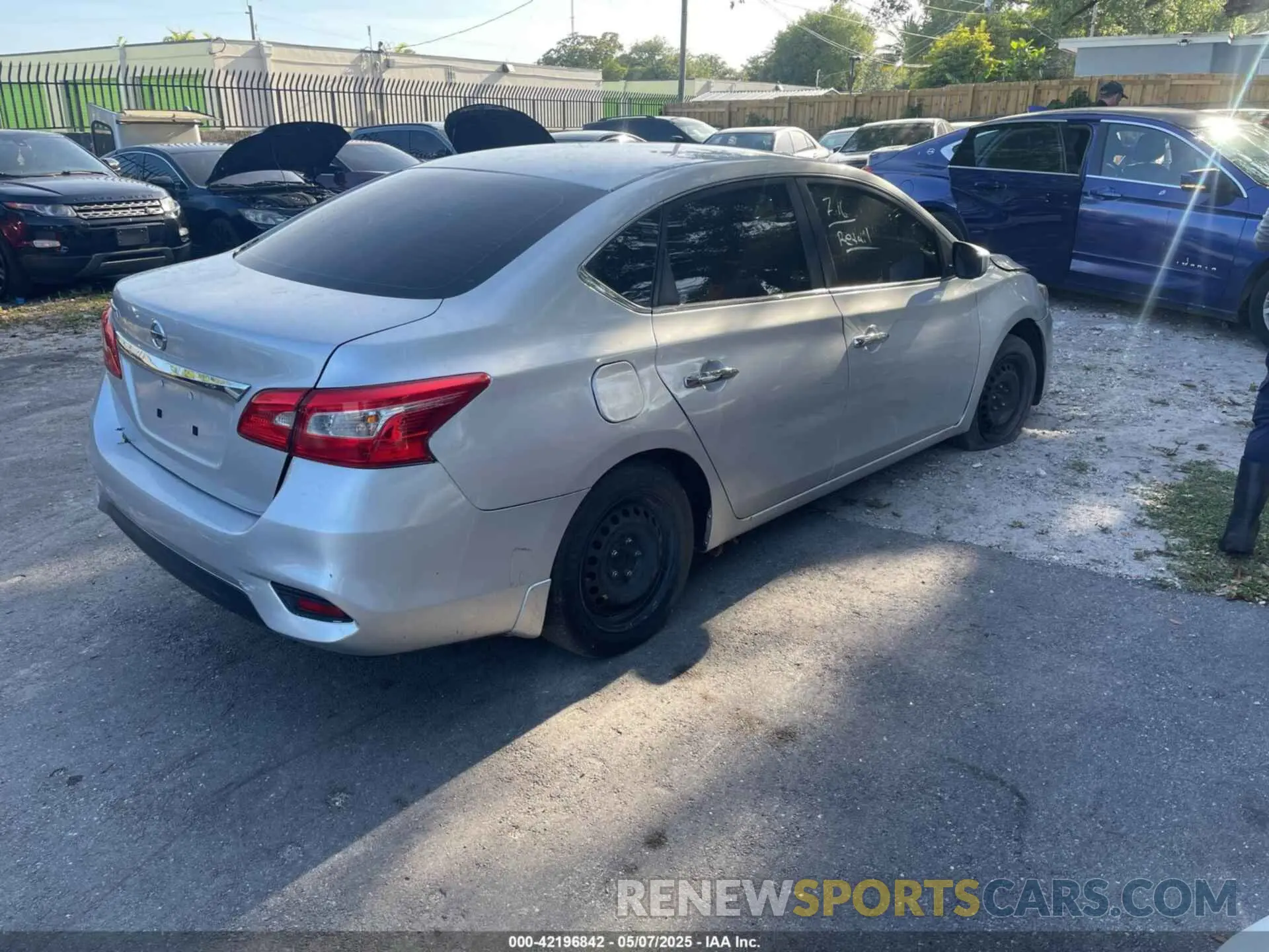 4 Фотография поврежденного автомобиля 3N1AB7AP5KY332143 NISSAN SENTRA 2019