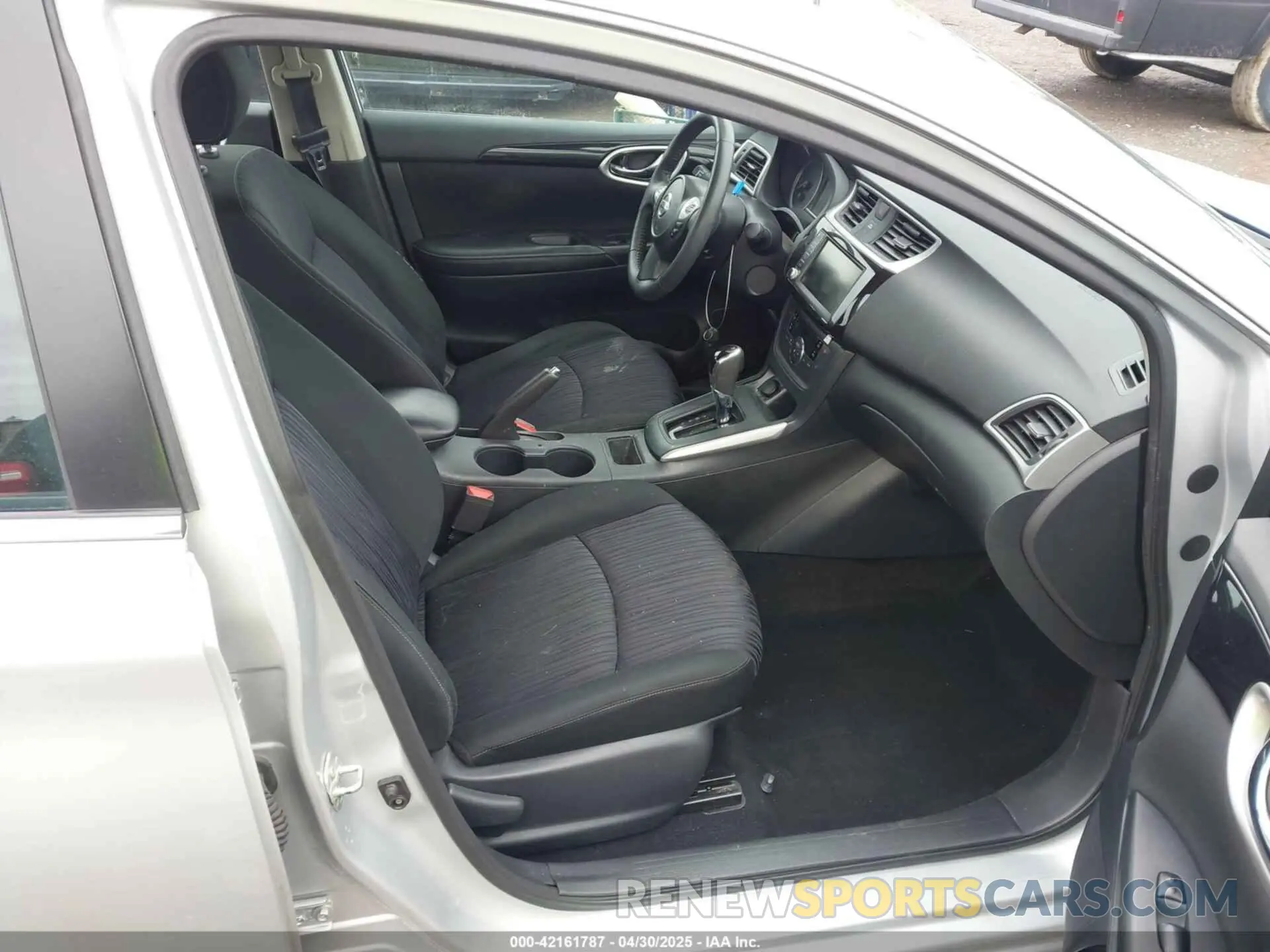 5 Photograph of a damaged car 3N1AB7AP5KY339240 NISSAN SENTRA 2019