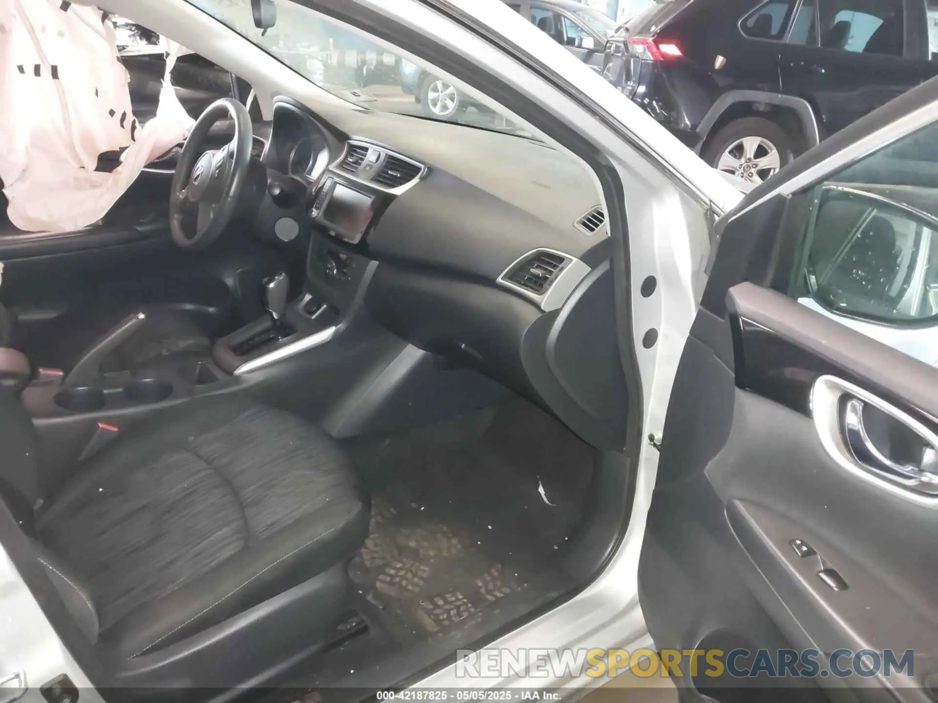 5 Photograph of a damaged car 3N1AB7AP5KY453853 NISSAN SENTRA 2019
