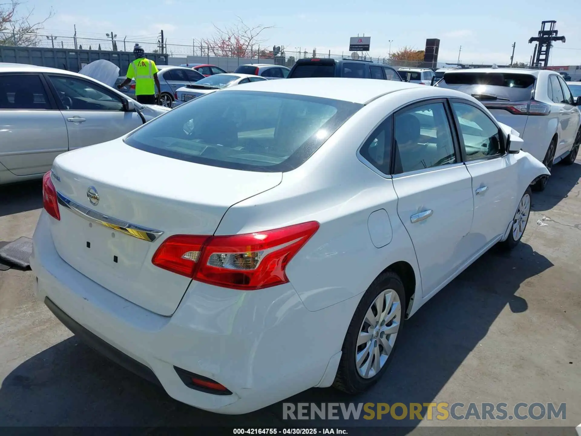 4 Фотография поврежденного автомобиля 3N1AB7AP6KY233217 NISSAN SENTRA 2019