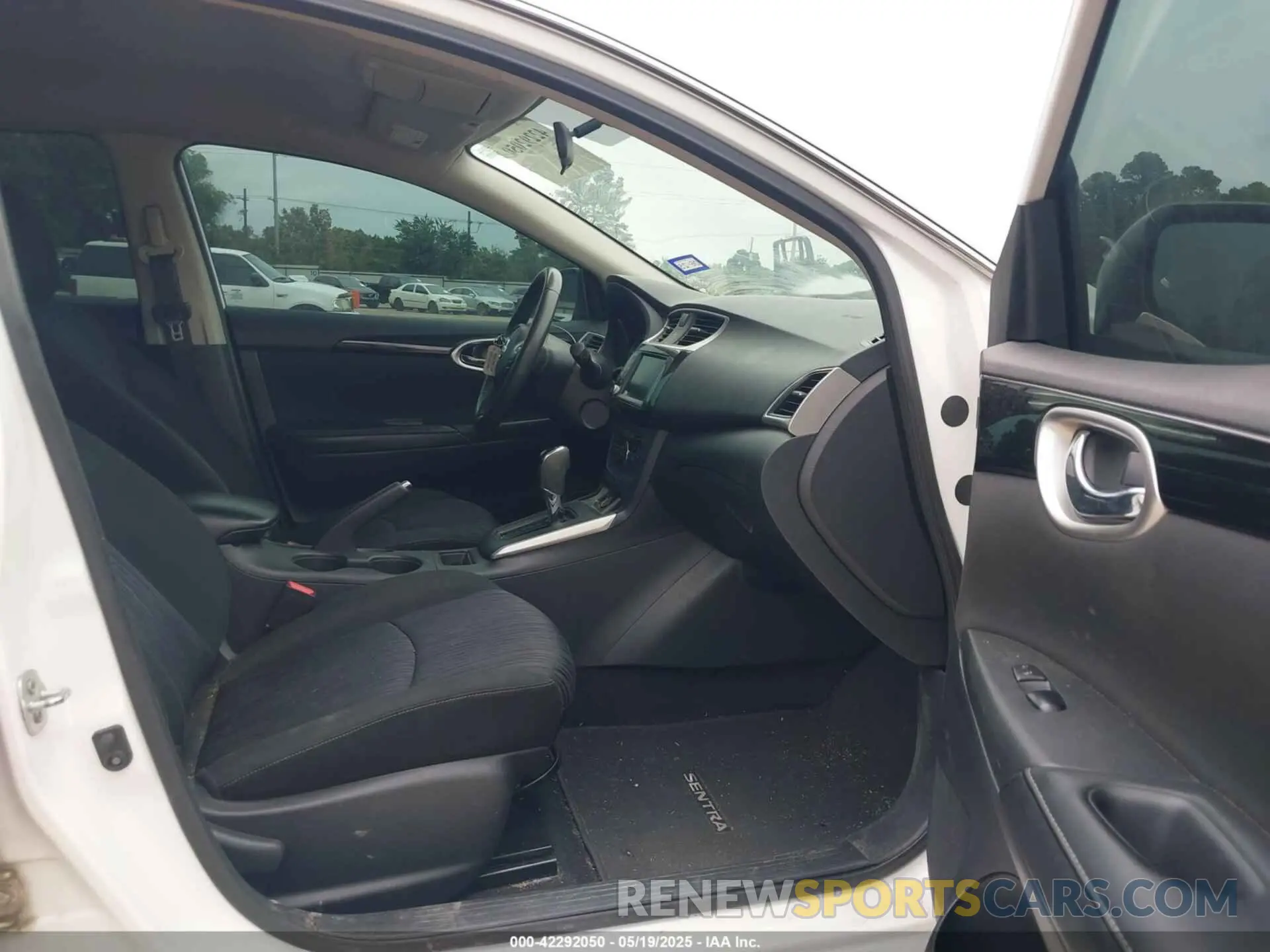 5 Photograph of a damaged car 3N1AB7AP8KL615598 NISSAN SENTRA 2019