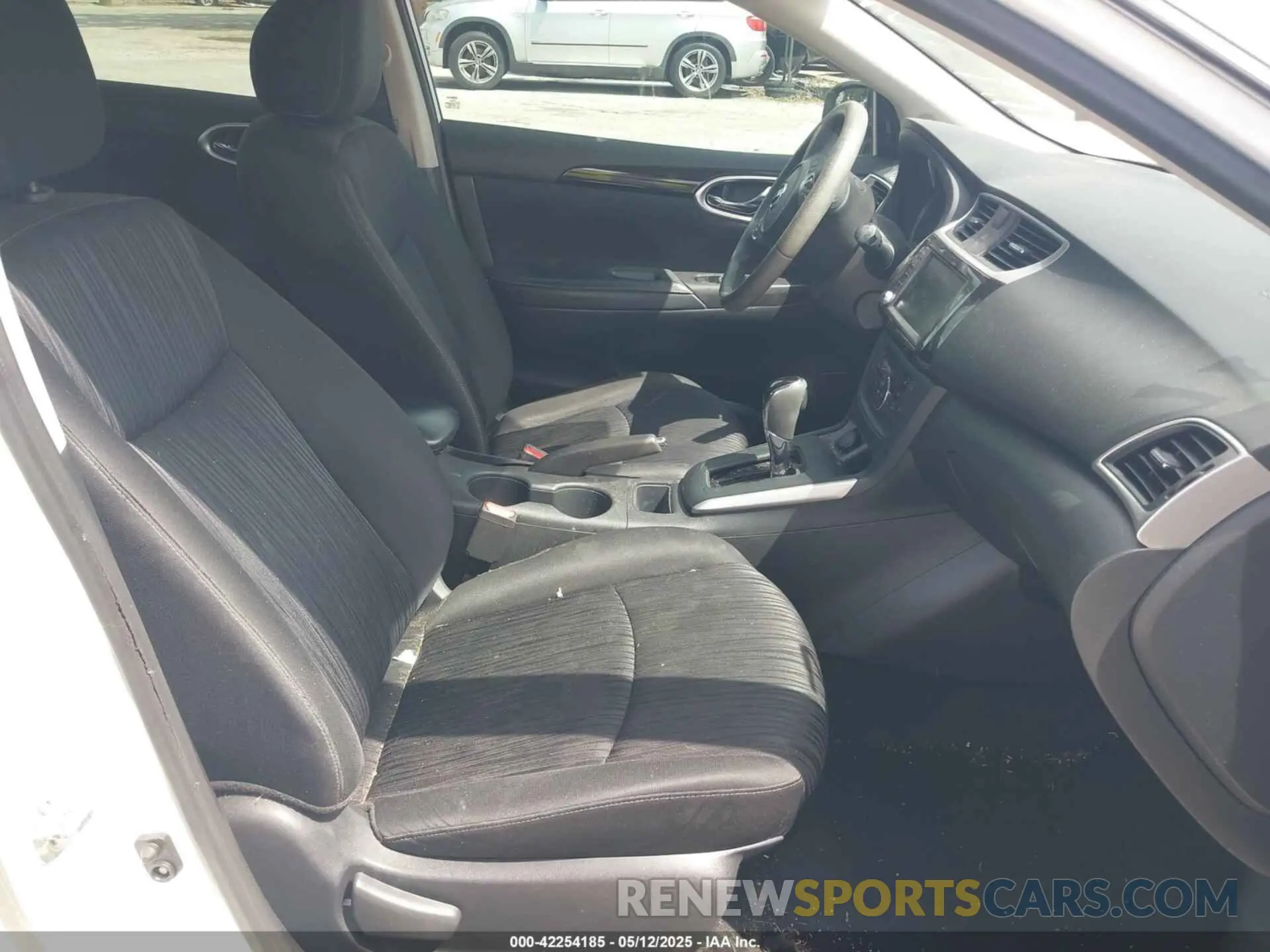 5 Photograph of a damaged car 3N1AB7AP8KY225975 NISSAN SENTRA 2019