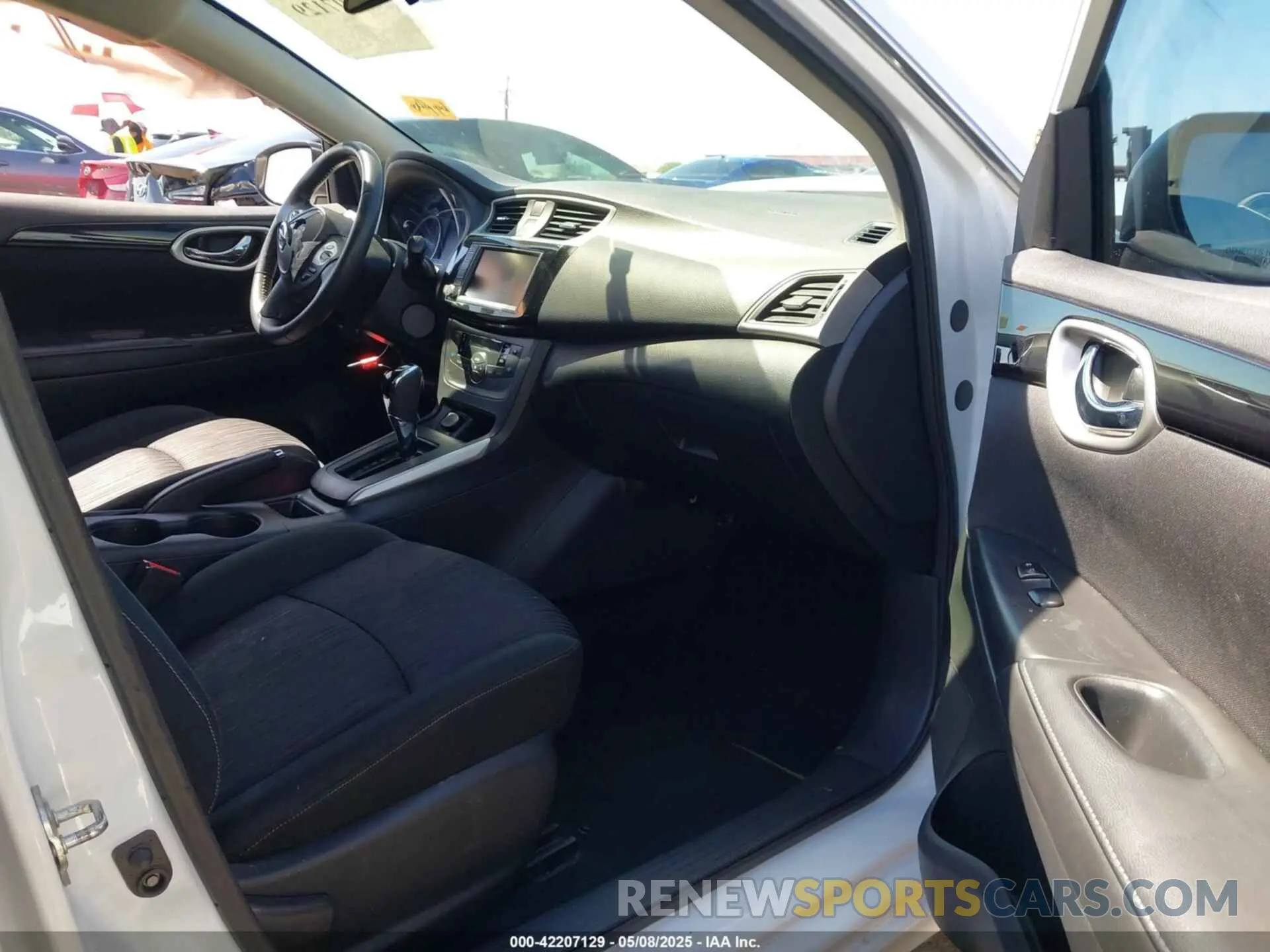 5 Фотография поврежденного автомобиля 3N1AB7AP8KY323629 NISSAN SENTRA 2019
