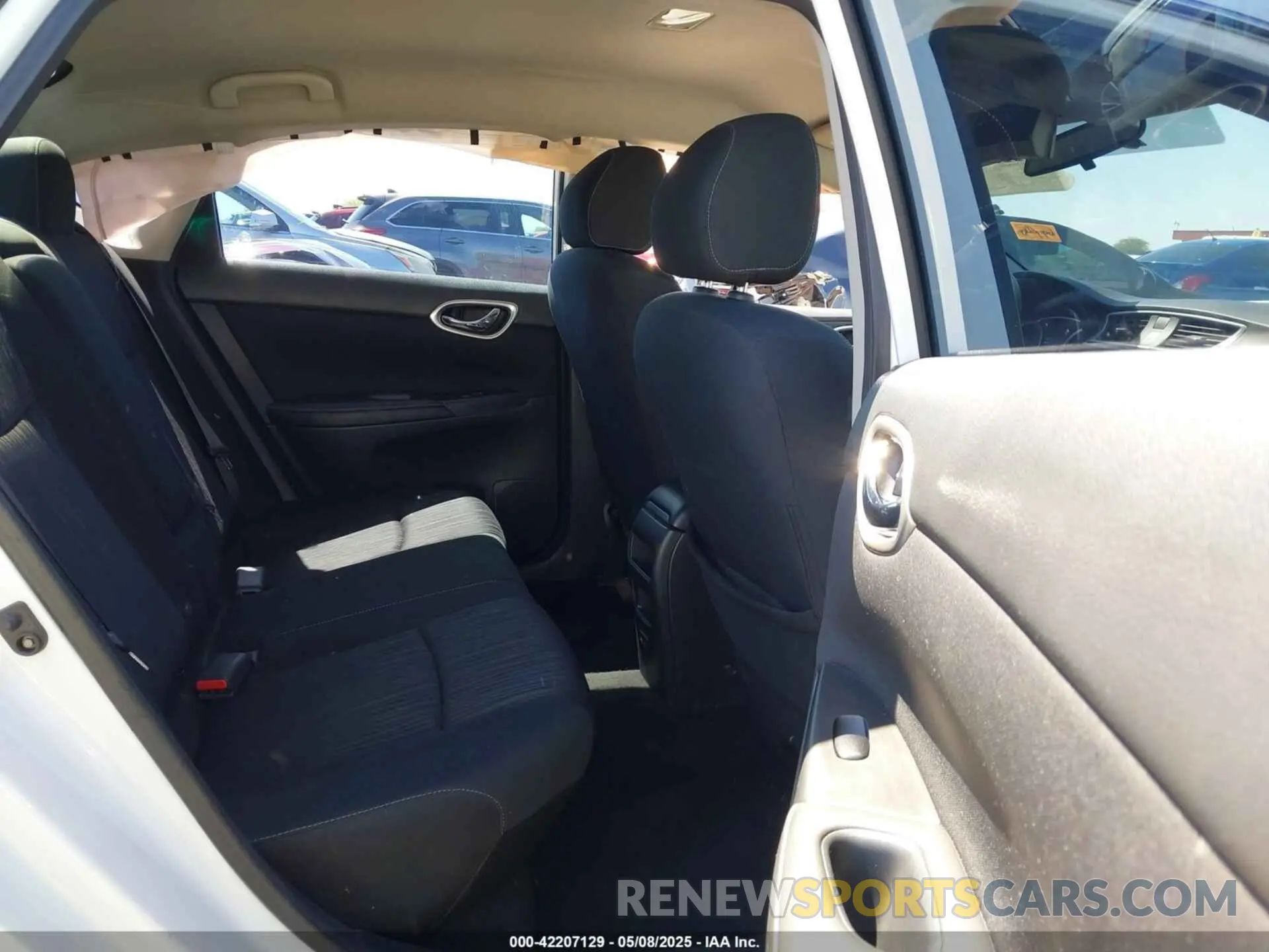 8 Фотография поврежденного автомобиля 3N1AB7AP8KY323629 NISSAN SENTRA 2019