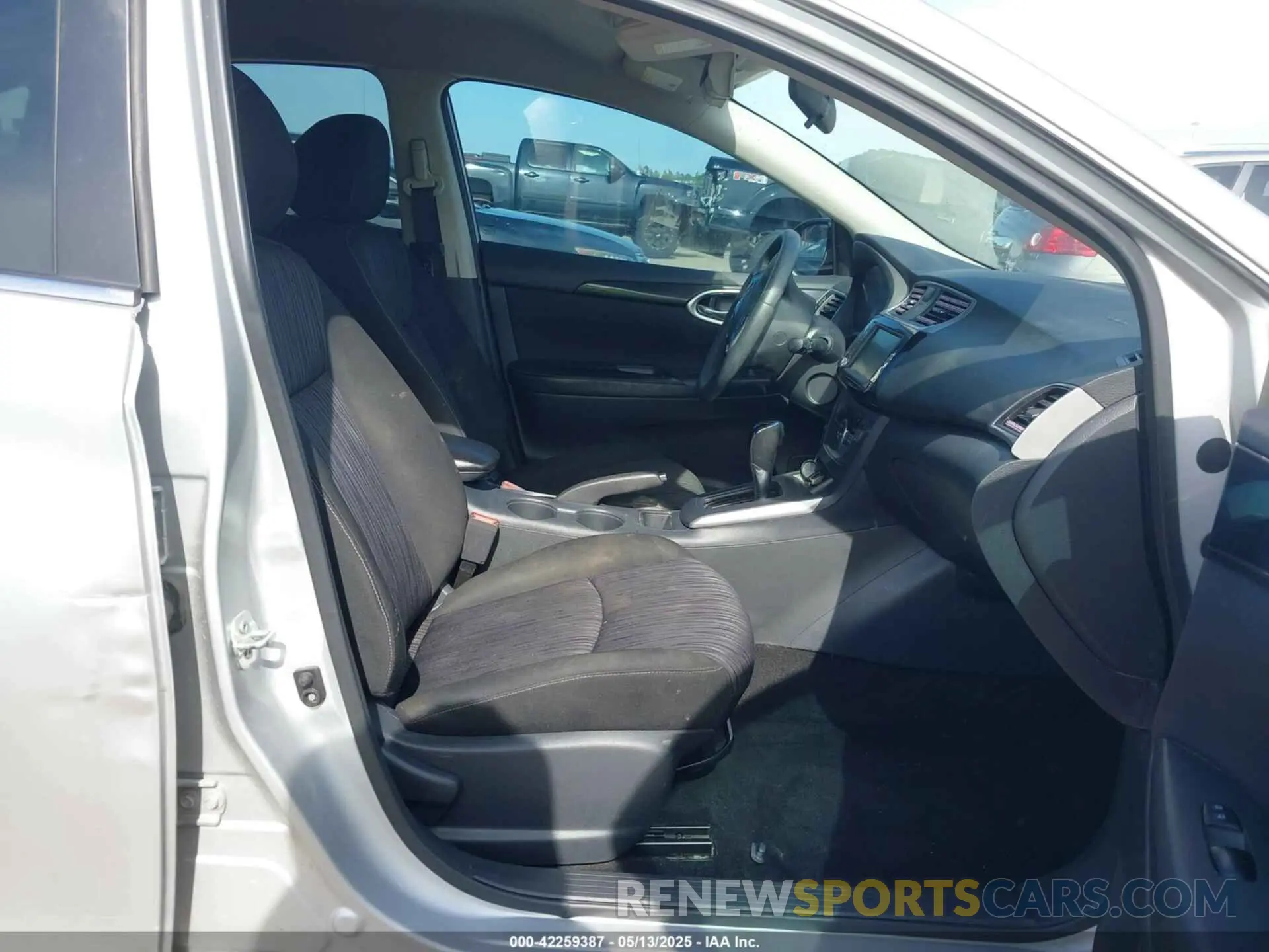 5 Фотография поврежденного автомобиля 3N1AB7AP8KY393499 NISSAN SENTRA 2019