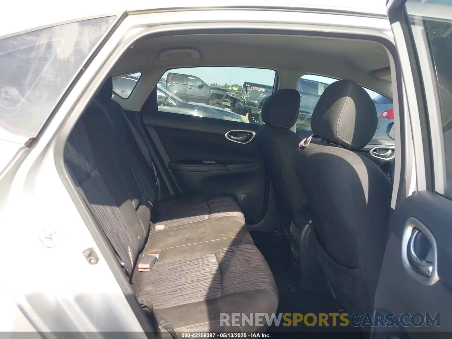 8 Фотография поврежденного автомобиля 3N1AB7AP8KY393499 NISSAN SENTRA 2019