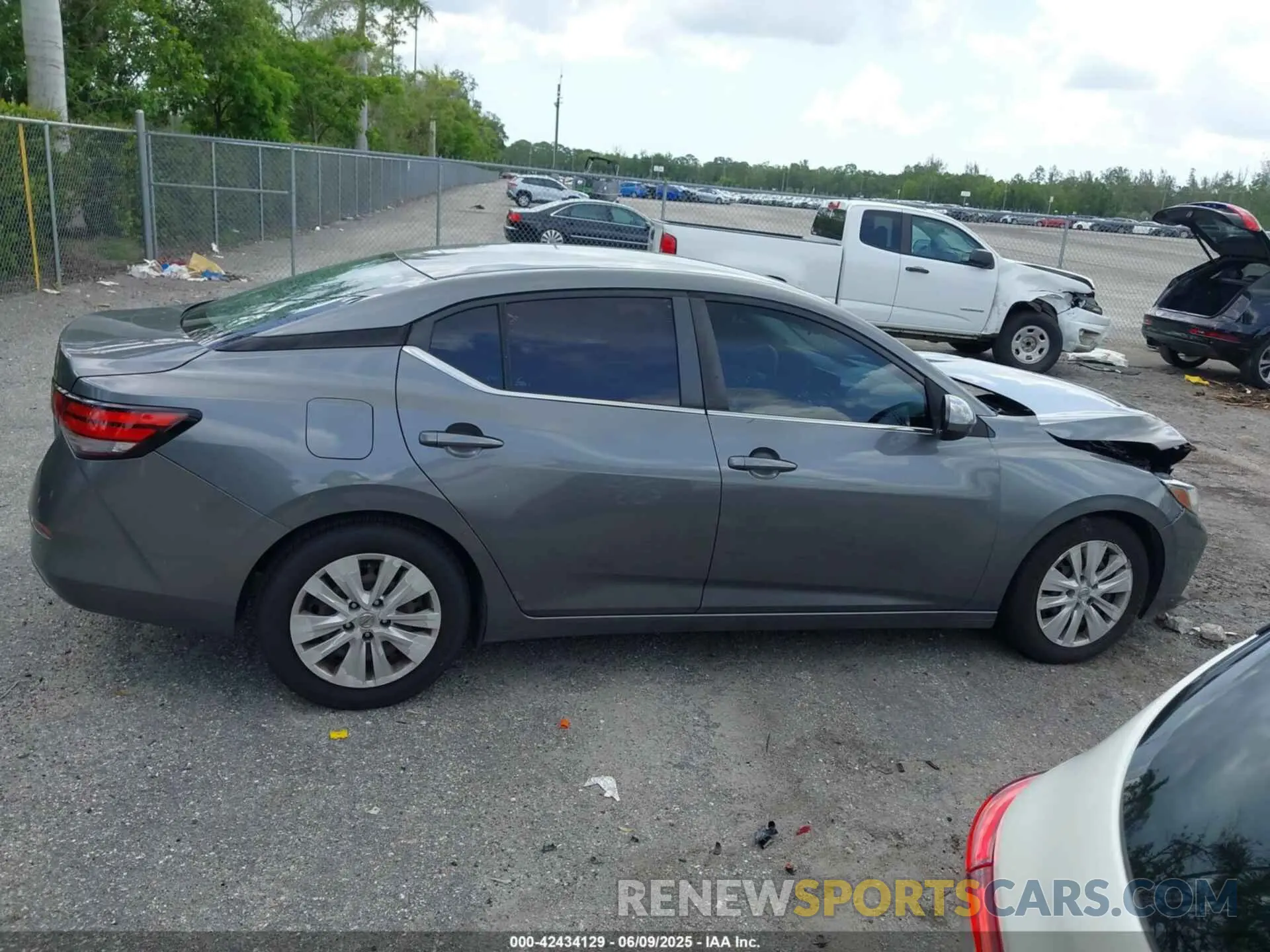 14 Photograph of a damaged car 3N1AB8BV6LY206345 NISSAN SENTRA 2020