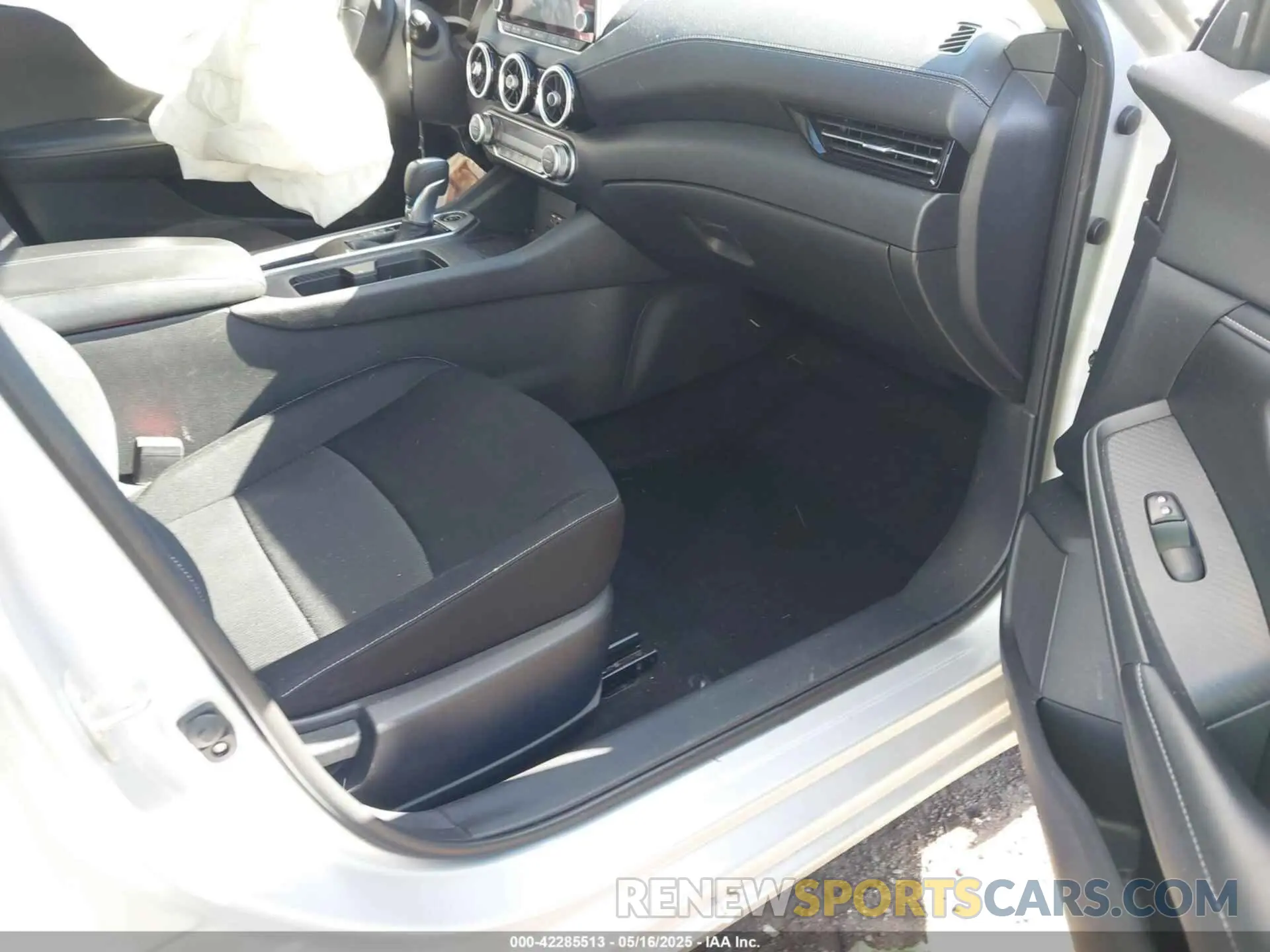 5 Photograph of a damaged car 3N1AB8CV9LY243226 NISSAN SENTRA 2020