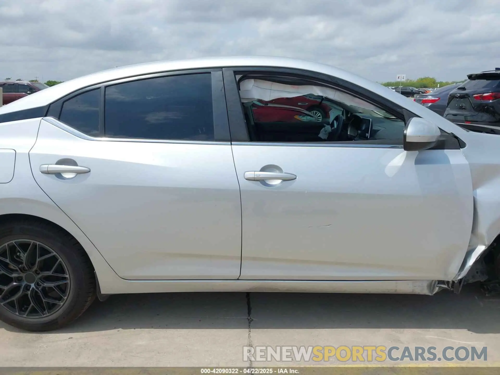 13 Photograph of a damaged car 3N1AB8CV4MY305942 NISSAN SENTRA 2021