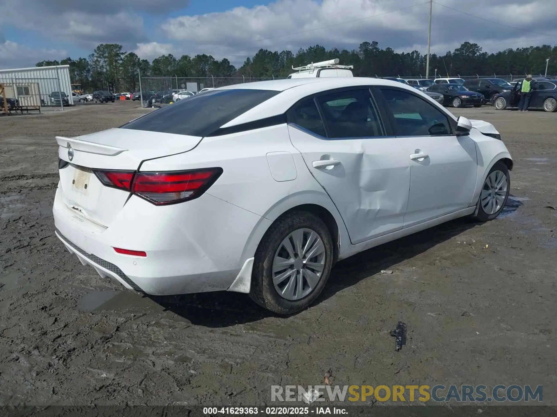 4 Photograph of a damaged car 3N1AB8BV5NY207912 NISSAN SENTRA 2022