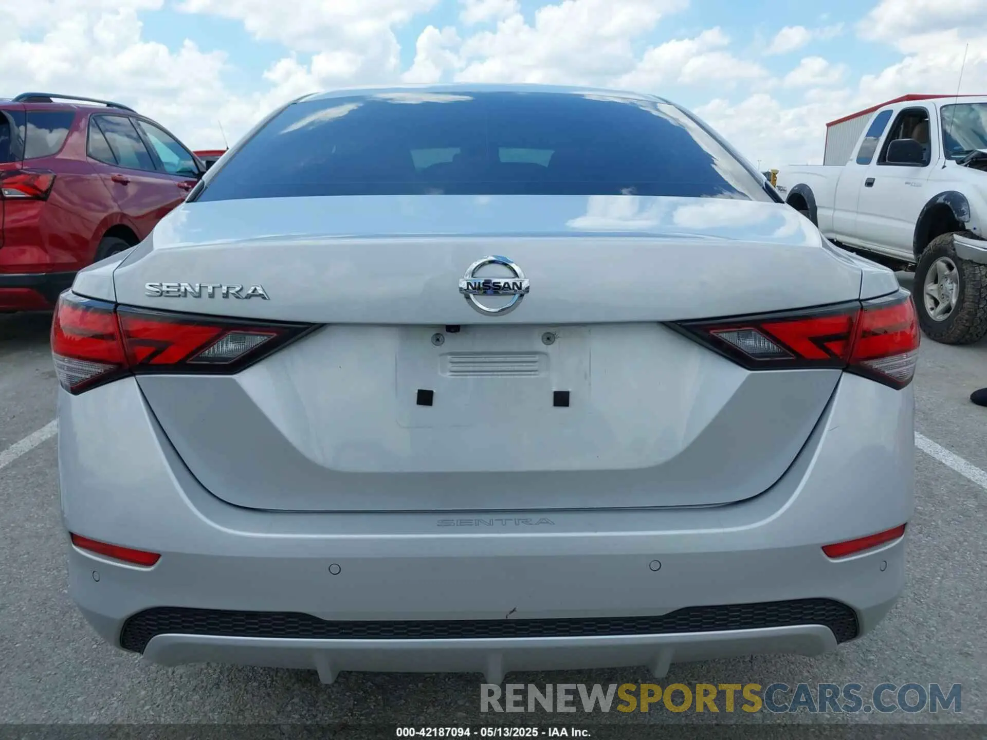 17 Photograph of a damaged car 3N1AB8BV5NY229683 NISSAN SENTRA 2022