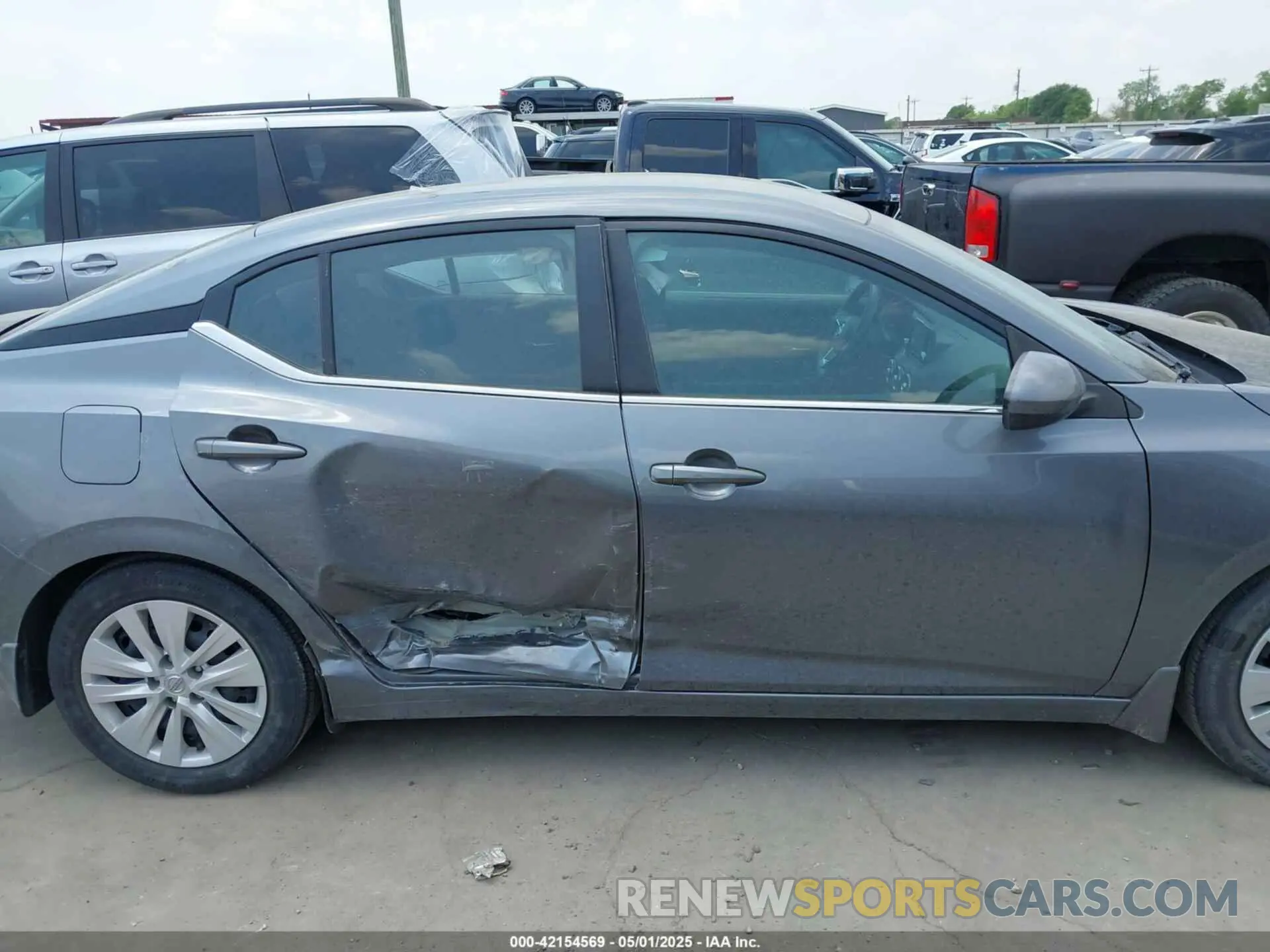 13 Photograph of a damaged car 3N1AB8BV5NY270699 NISSAN SENTRA 2022