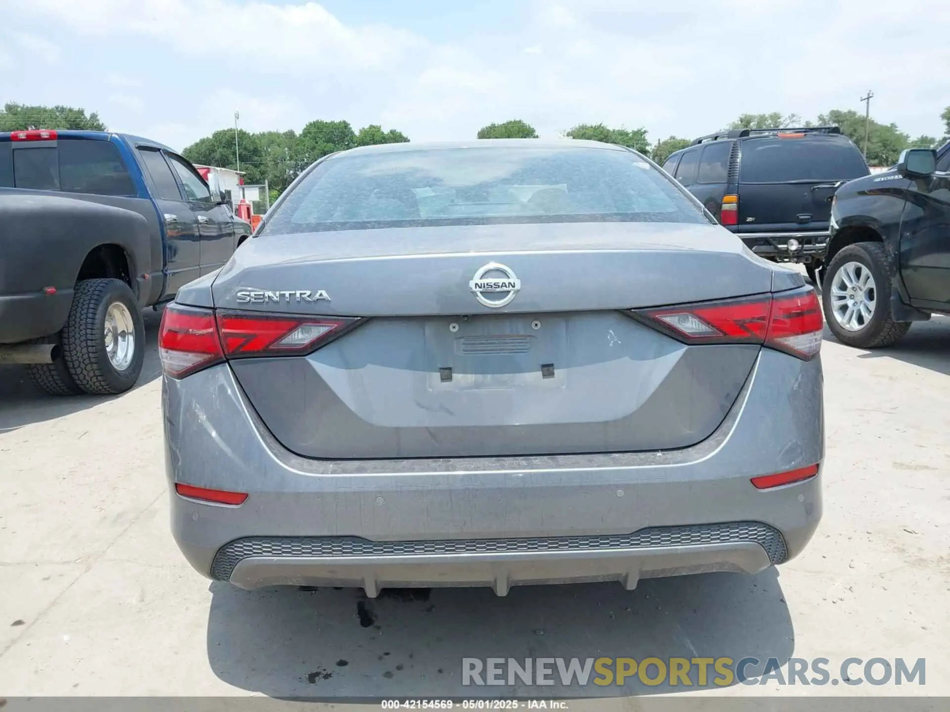 16 Photograph of a damaged car 3N1AB8BV5NY270699 NISSAN SENTRA 2022