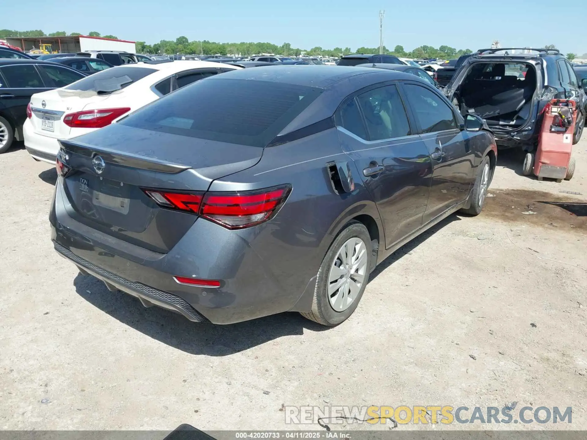 4 Photograph of a damaged car 3N1AB8BV8NY260166 NISSAN SENTRA 2022