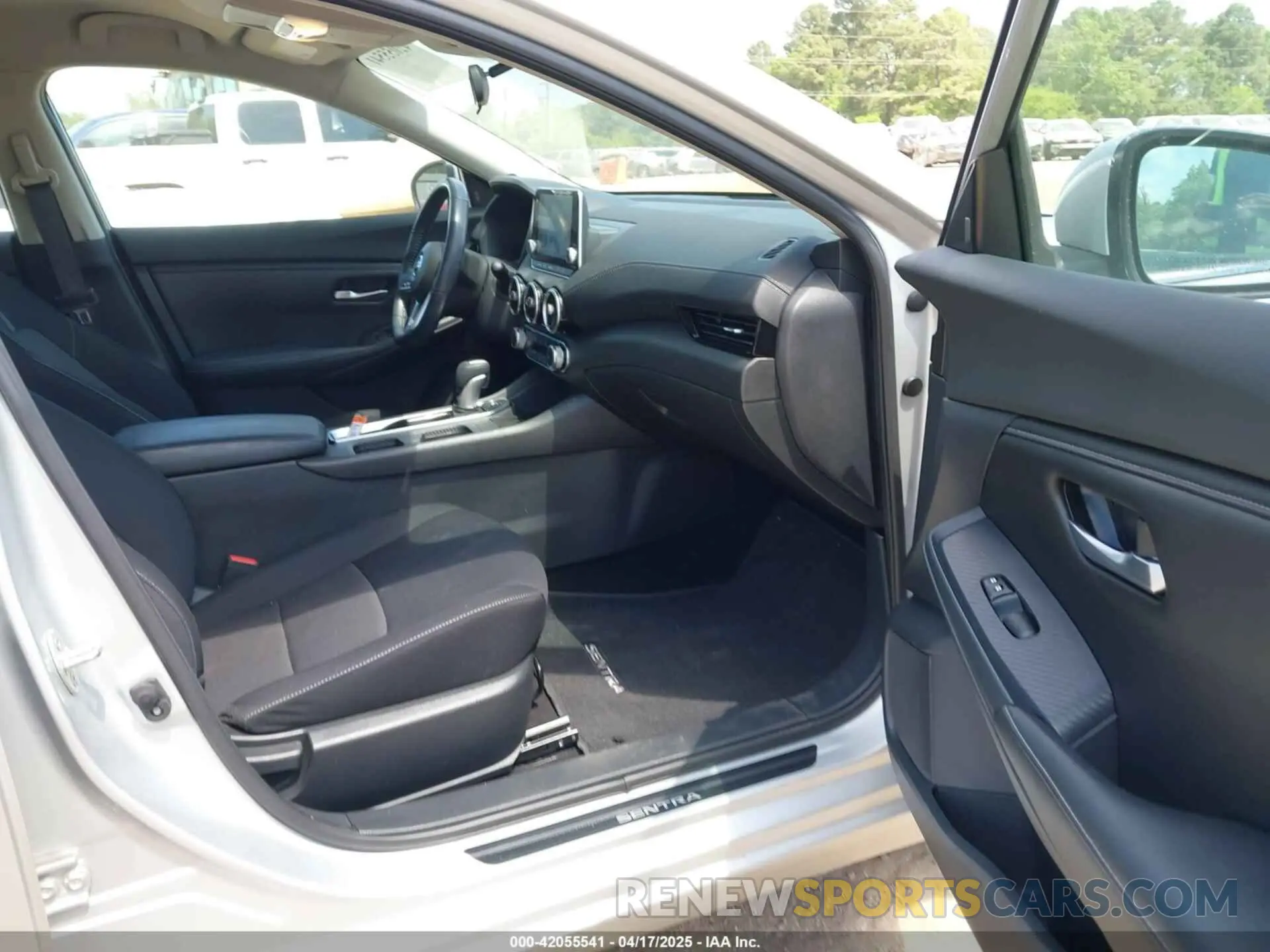 5 Photograph of a damaged car 3N1AB8CV2NY239182 NISSAN SENTRA 2022