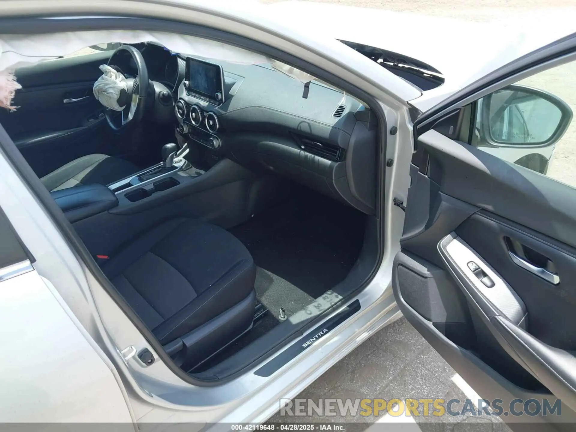 5 Photograph of a damaged car 3N1AB8CV8NY316833 NISSAN SENTRA 2022