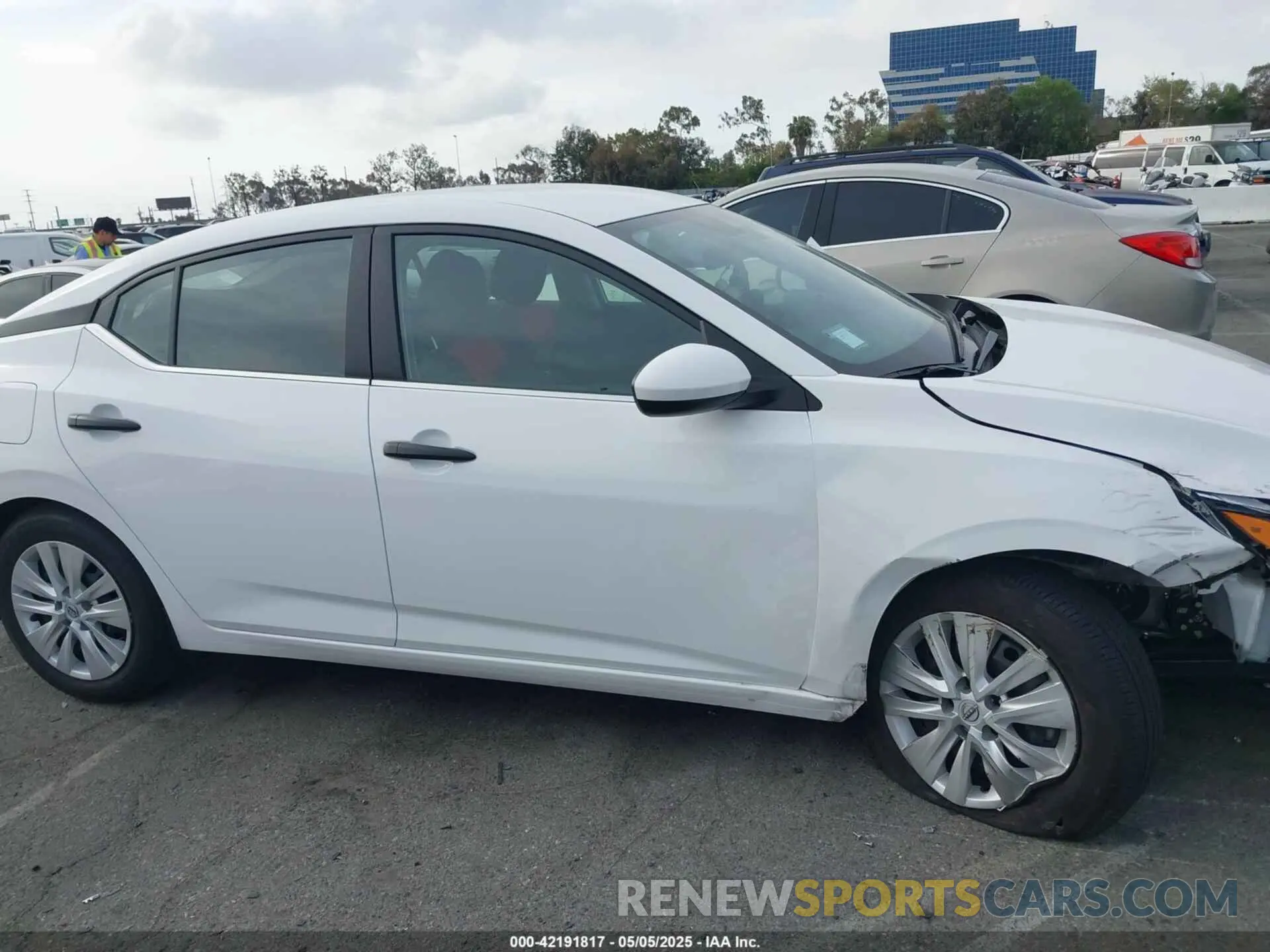 13 Фотография поврежденного автомобиля 3N1AB8BV2RY365243 NISSAN SENTRA 2024