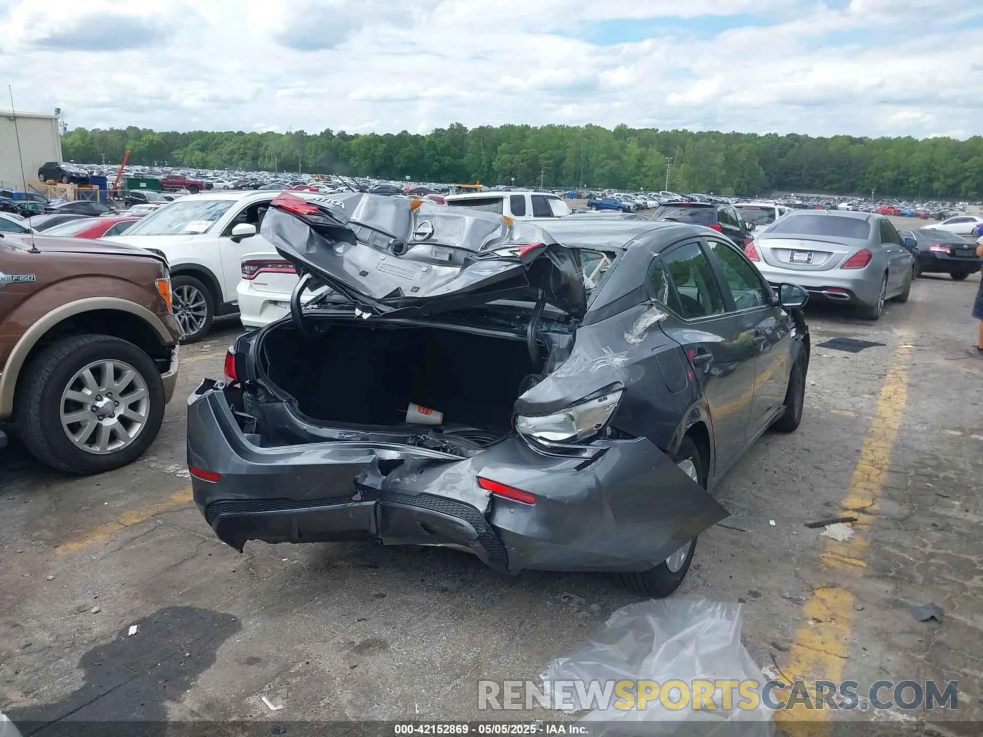 4 Photograph of a damaged car 3N1AB8BVXRY271241 NISSAN SENTRA 2024