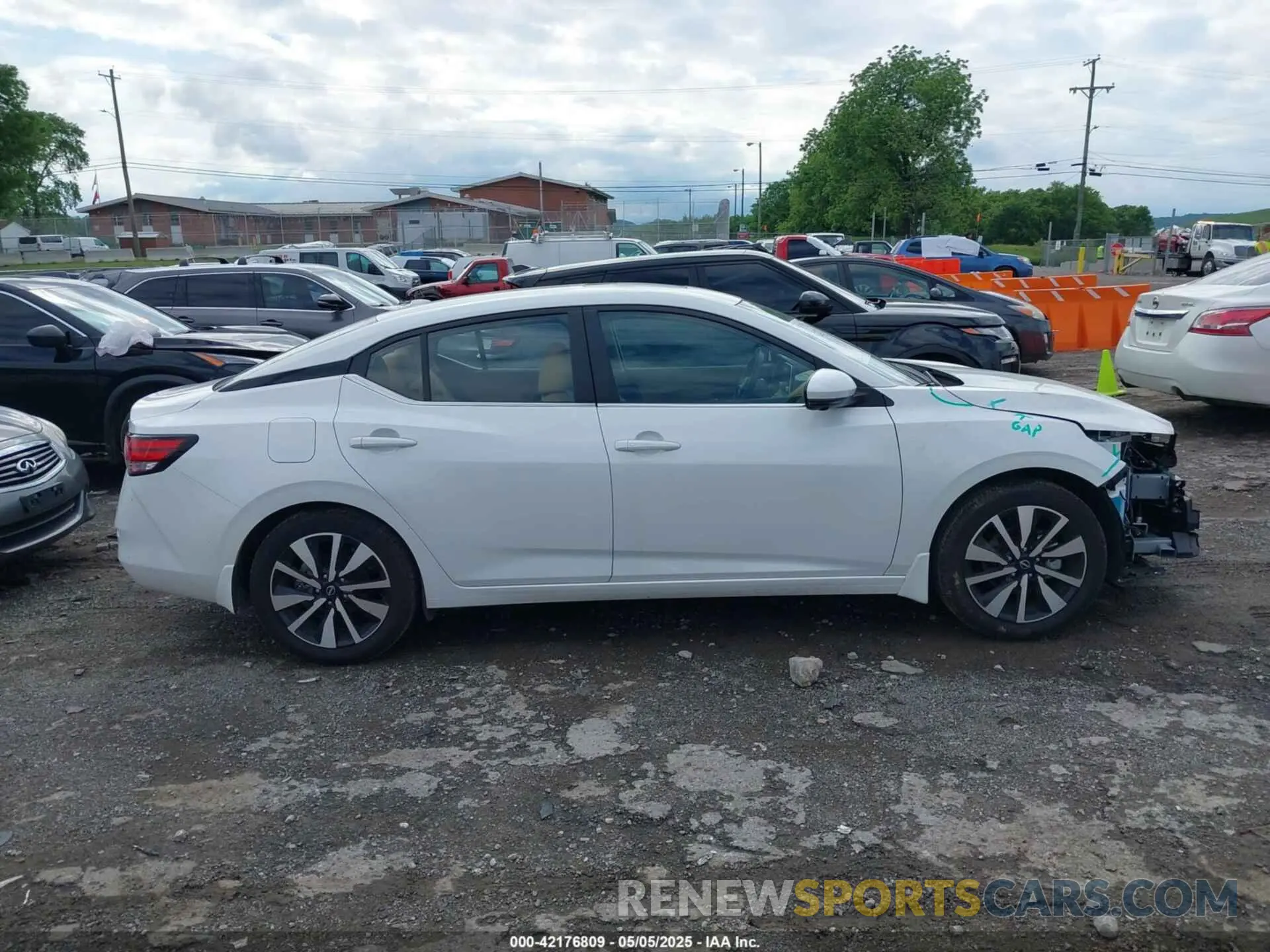 13 Фотография поврежденного автомобиля 3N1AB8CV2RY383613 NISSAN SENTRA 2024