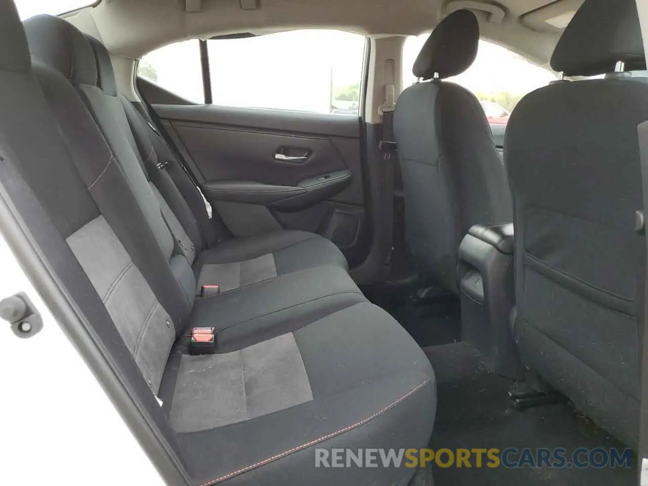 10 Фотография поврежденного автомобиля 3N1AB8DV1RY249724 NISSAN SENTRA 2024
