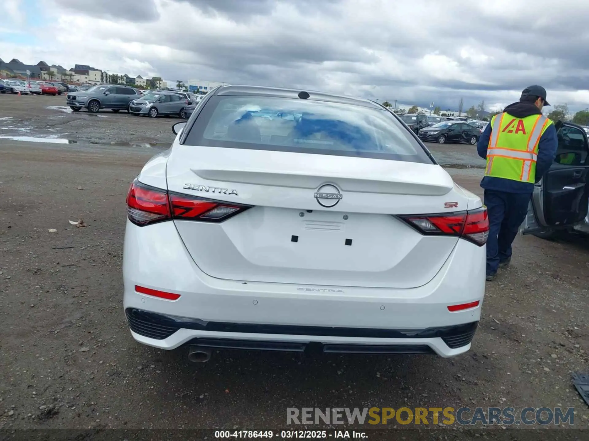 17 Фотография поврежденного автомобиля 3N1AB8DV4RY374989 NISSAN SENTRA 2024