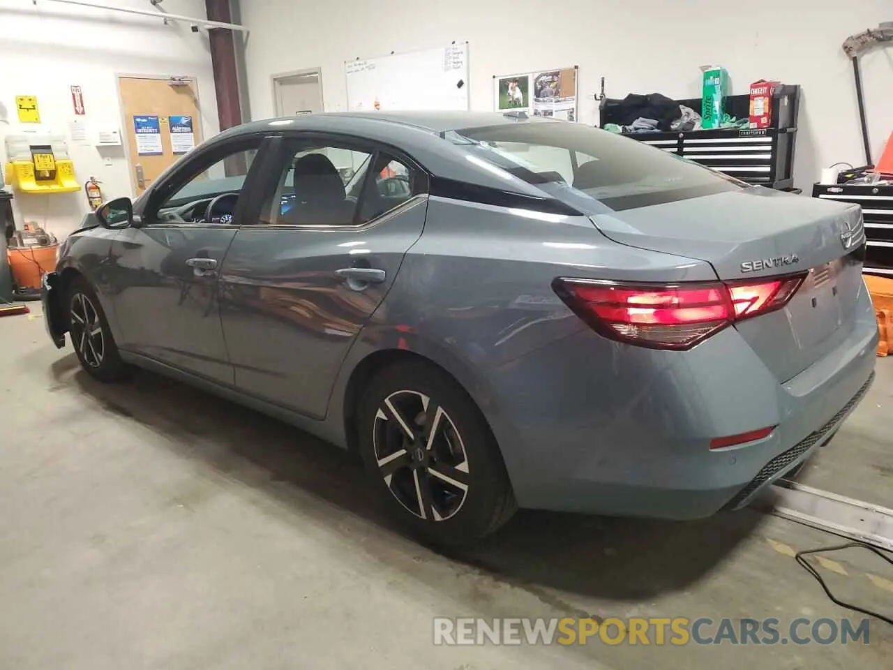 2 Фотография поврежденного автомобиля 3N1AB8CV2SY225892 NISSAN SENTRA 2025