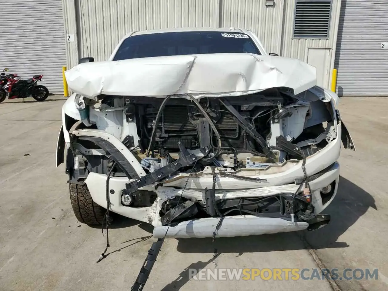 5 Photograph of a damaged car 1N6AA1E51KN526104 NISSAN TITAN 2019
