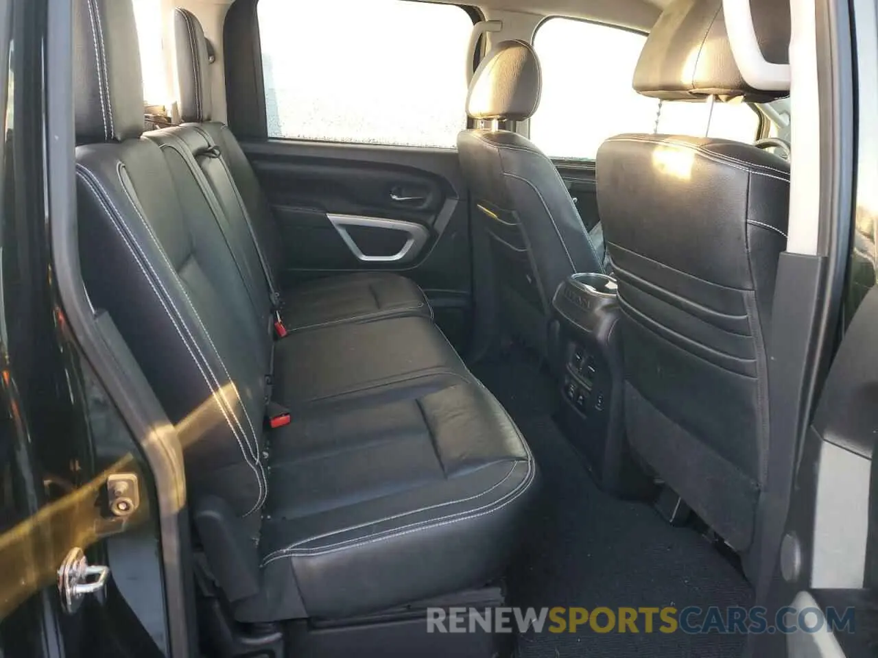10 Фотография поврежденного автомобиля 1N6AA1E56KN504907 NISSAN TITAN 2019