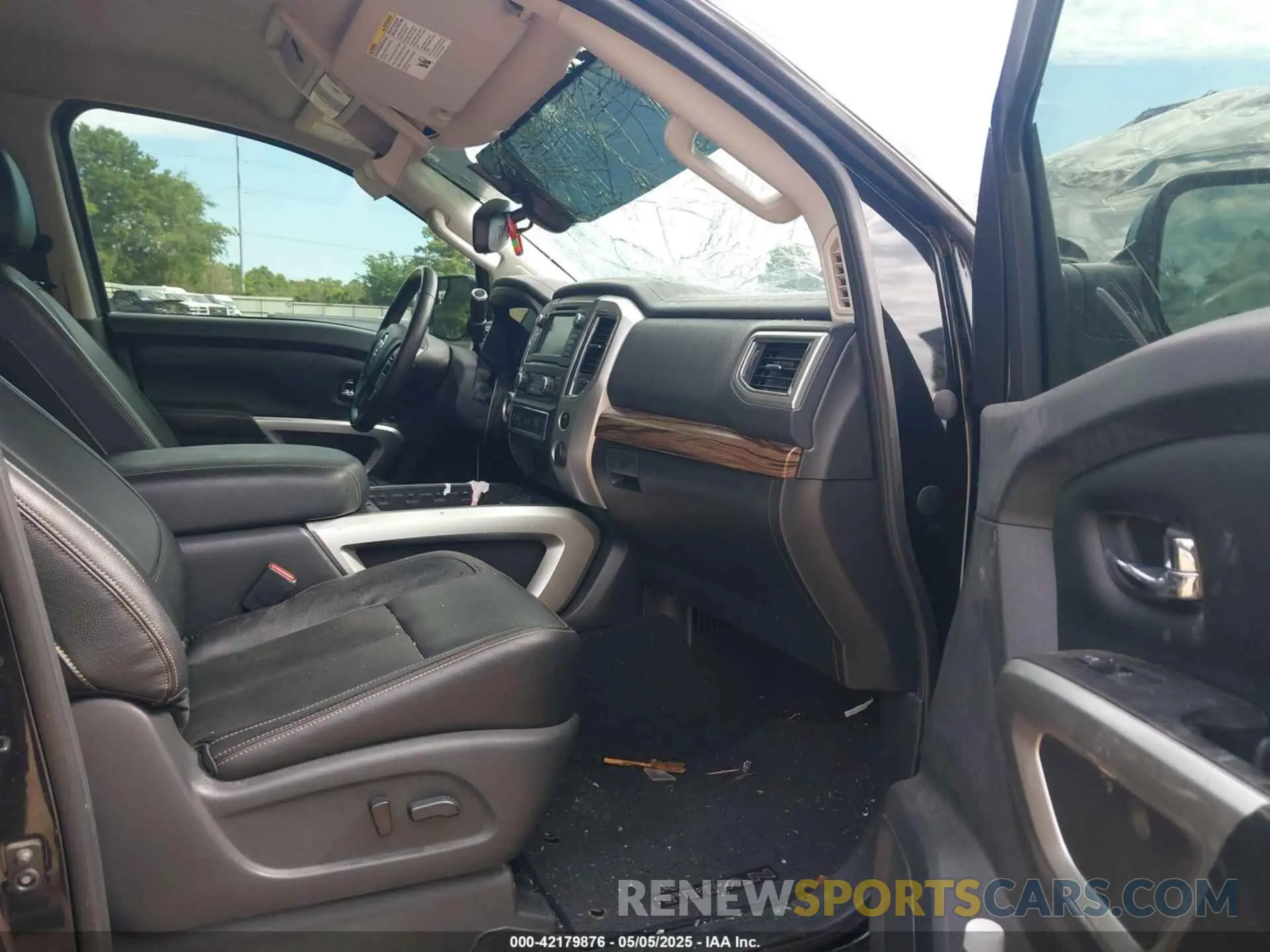 5 Photograph of a damaged car 1N6AA1E64KN505272 NISSAN TITAN 2019