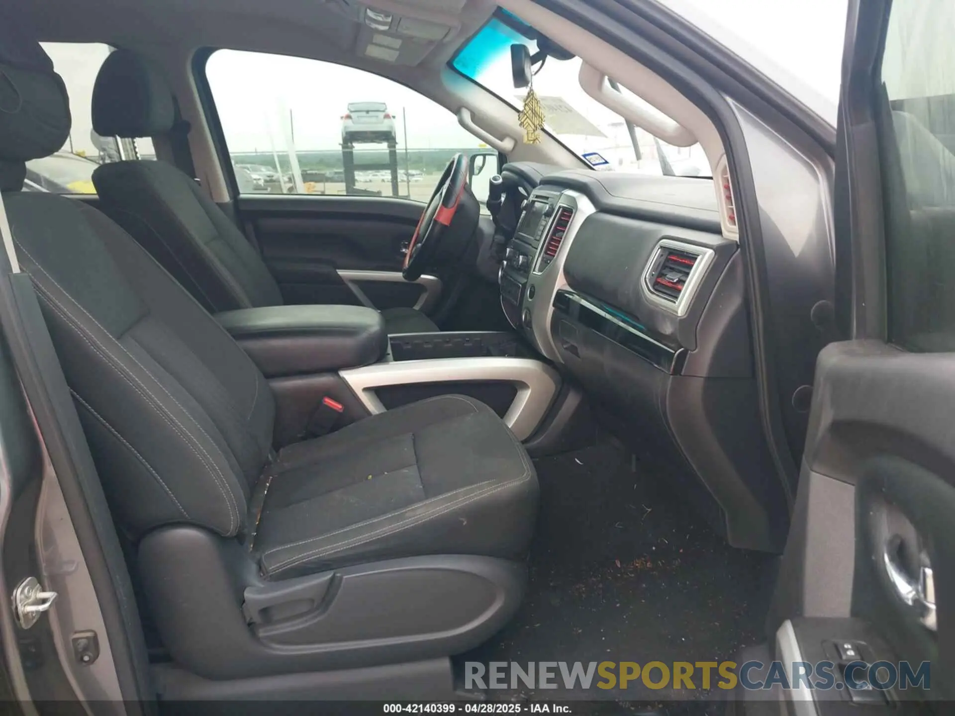 5 Фотография поврежденного автомобиля 1N6AA1E68KN528019 NISSAN TITAN 2019