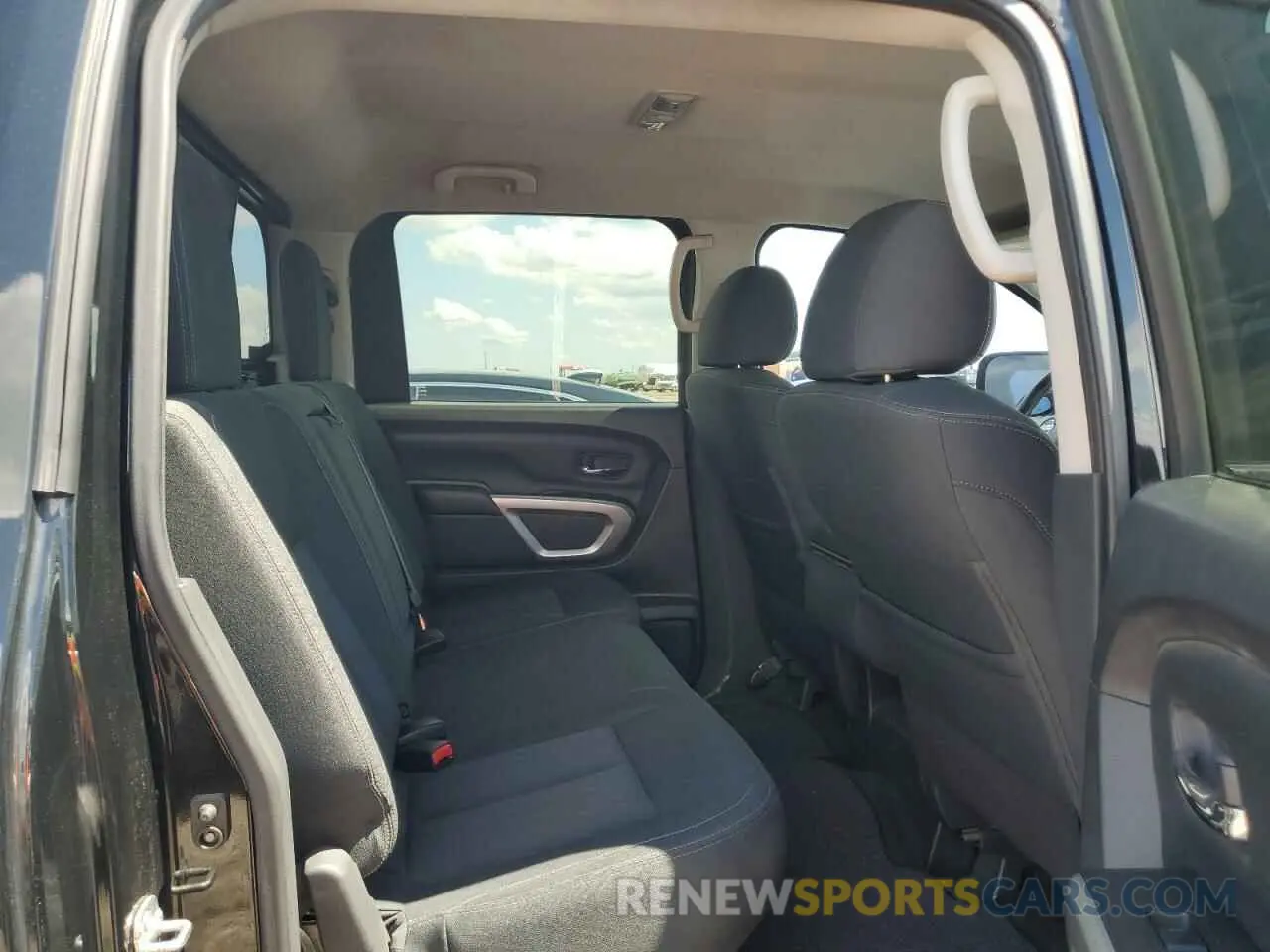 10 Фотография поврежденного автомобиля 1N6AA1EK3KN528085 NISSAN TITAN 2019